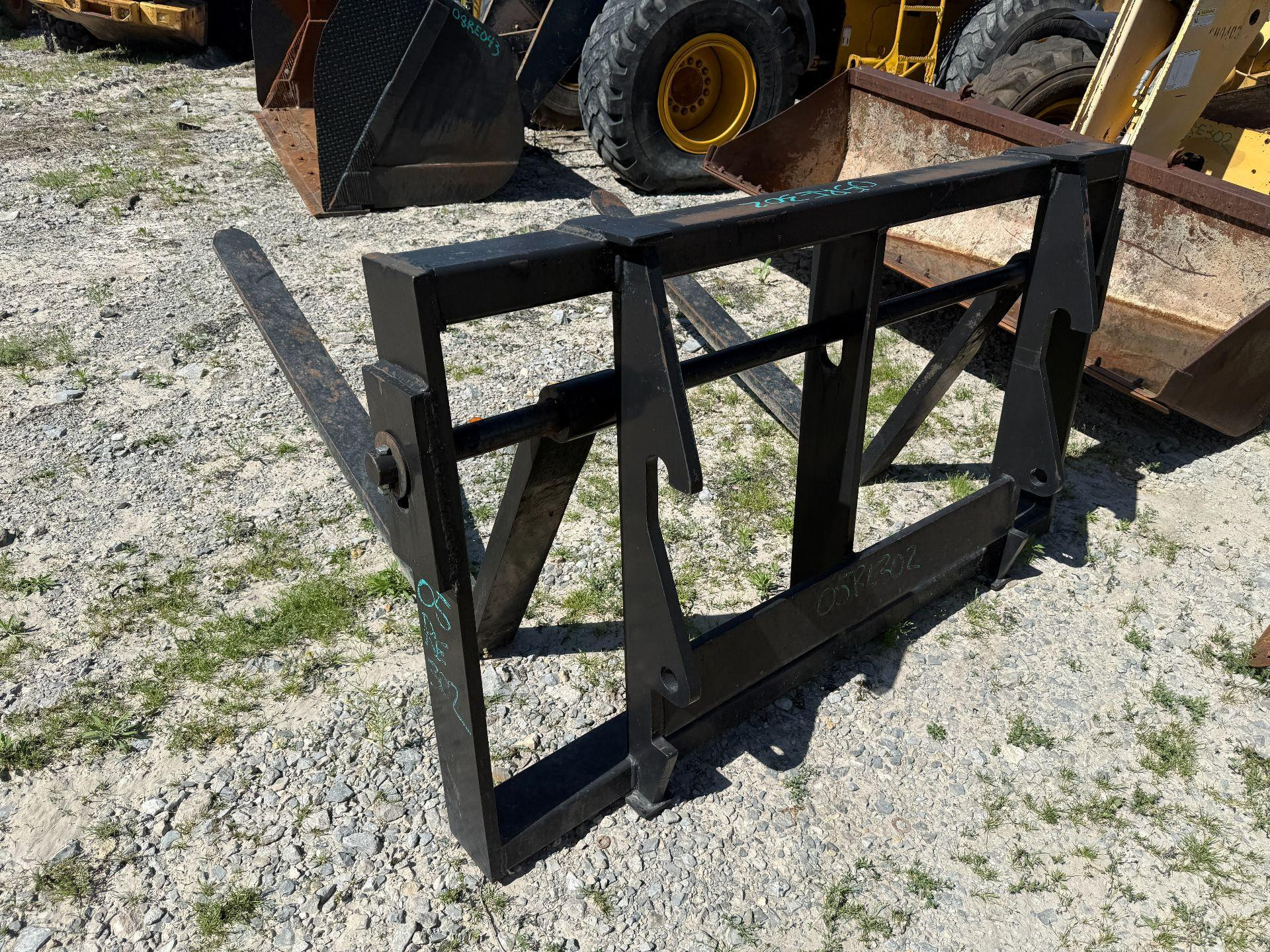 Gehl DL12H-40 Attachments, Telehandler for Sale
