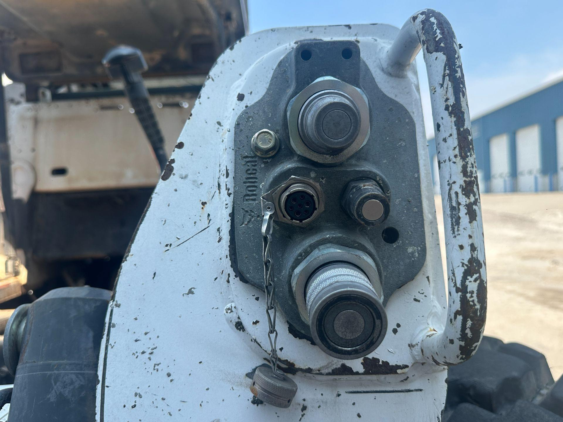 7246784 | Bobcat T740 Equip Auxiliary Coupler for Sale