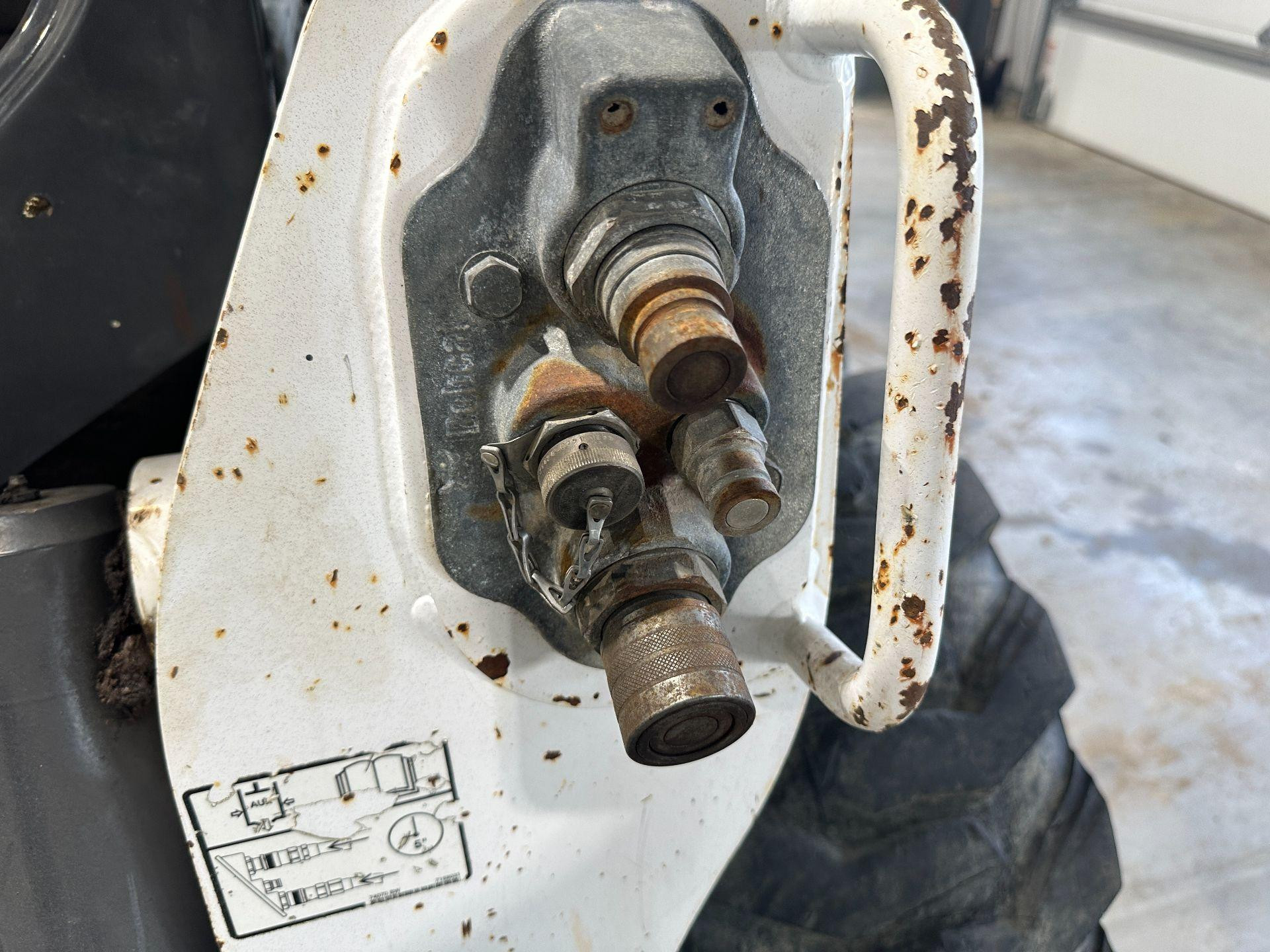 7246784 | Bobcat V723 Equip Auxiliary Coupler for Sale