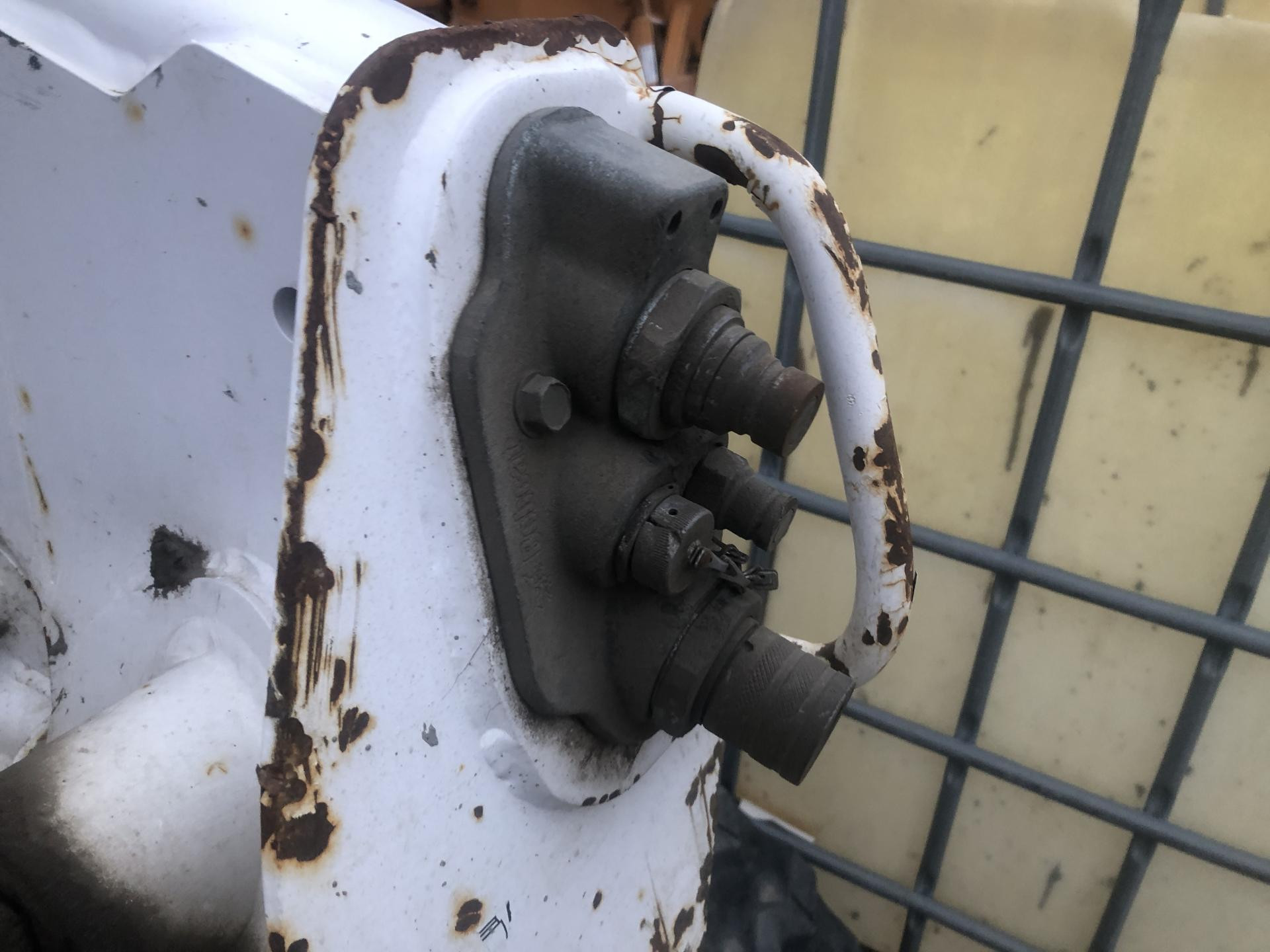 7246784 | Bobcat T770 Equip Auxiliary Coupler for Sale