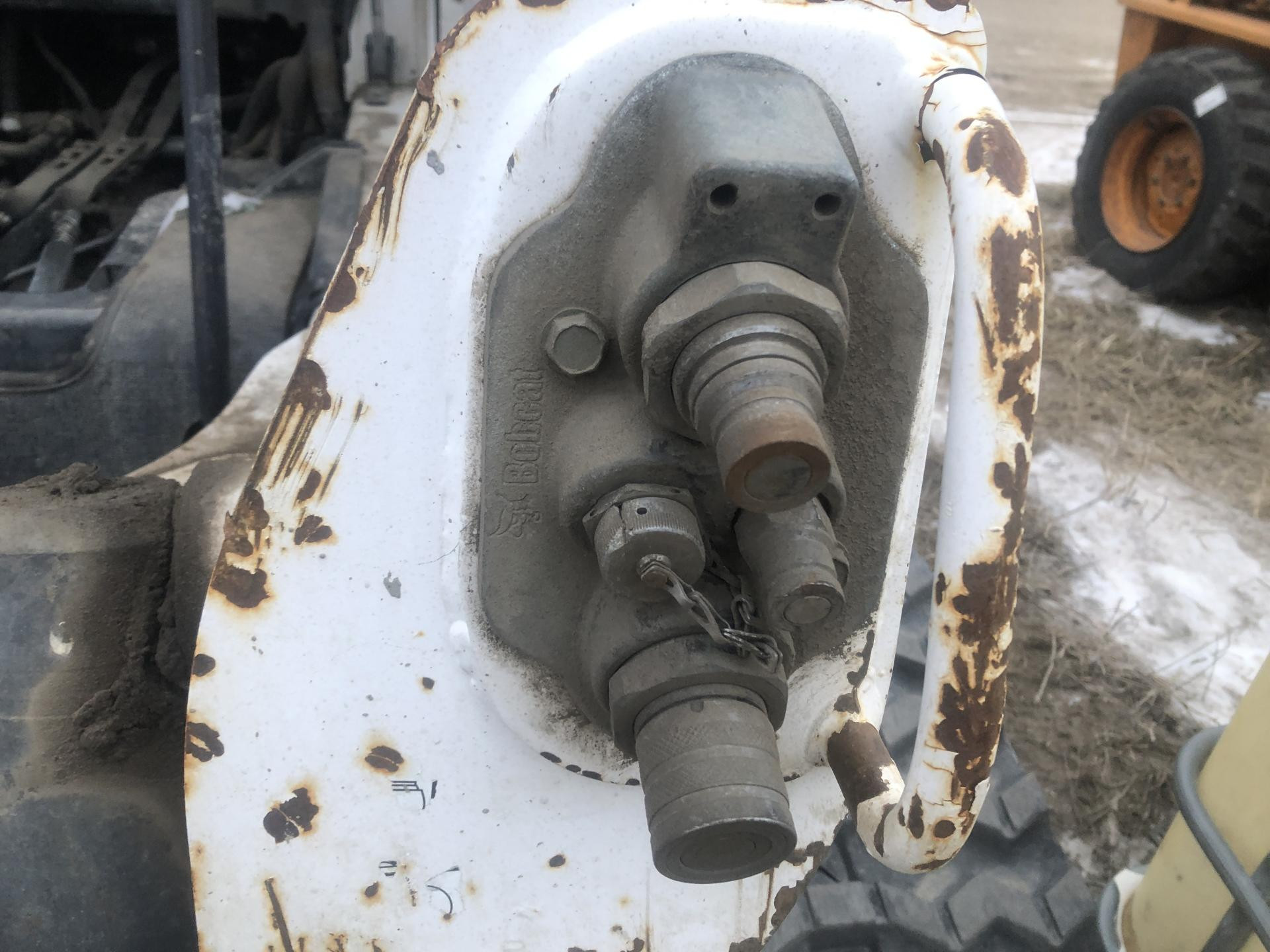 7246784 | Bobcat T770 Equip Auxiliary Coupler for Sale