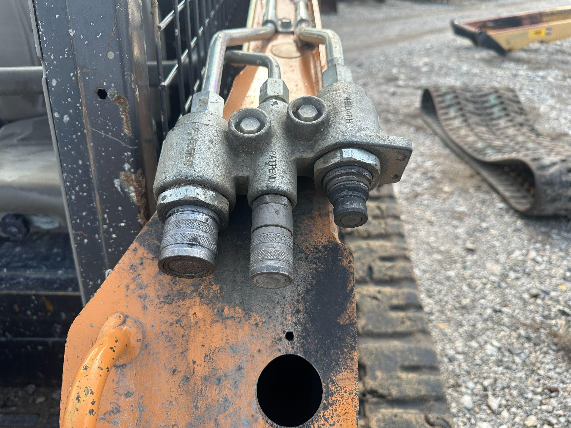 84259689 | Case SR250 Equip Auxiliary Coupler for Sale