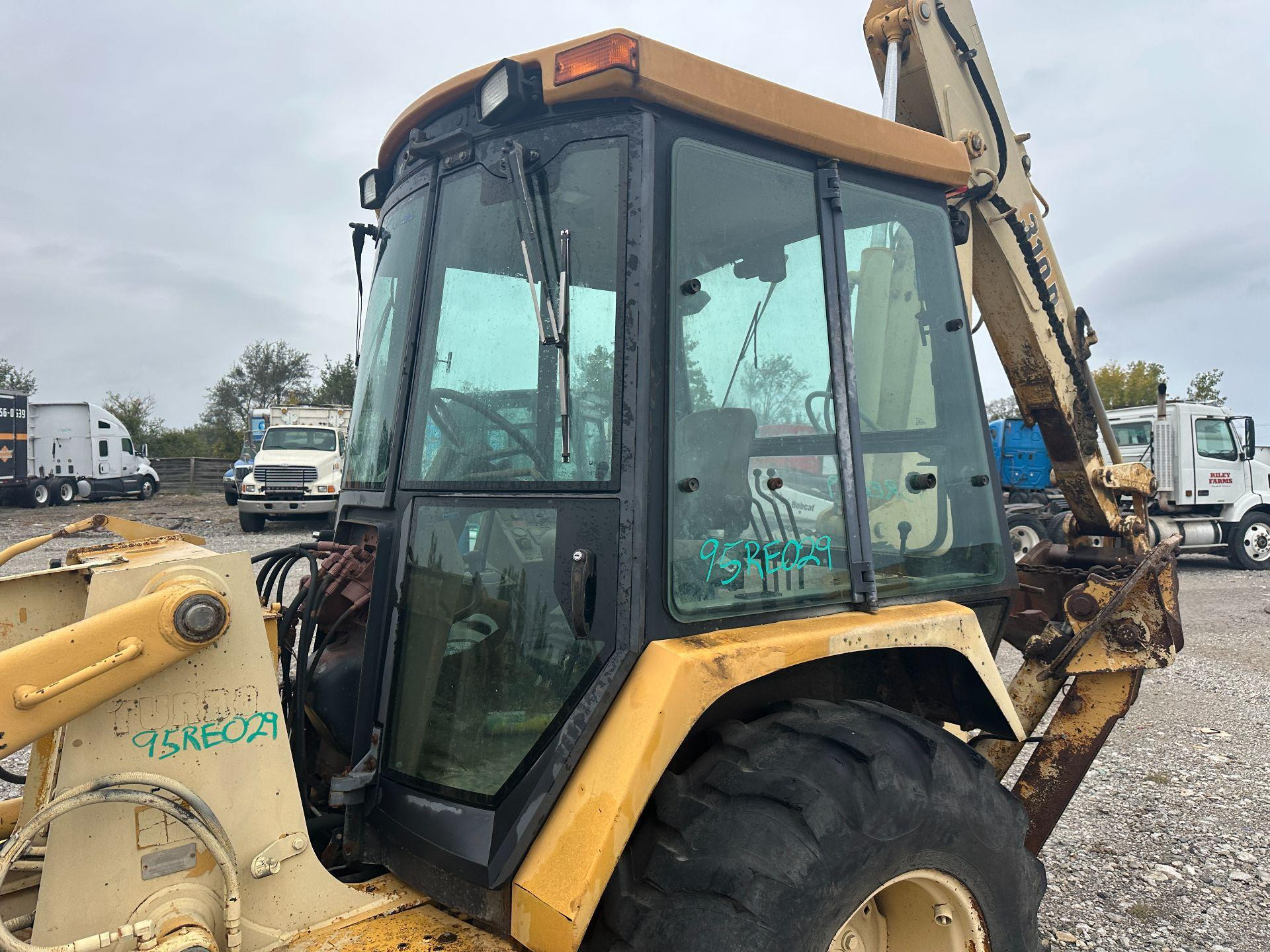 AT169013 | John Deere 310D Cab Assembly for Sale