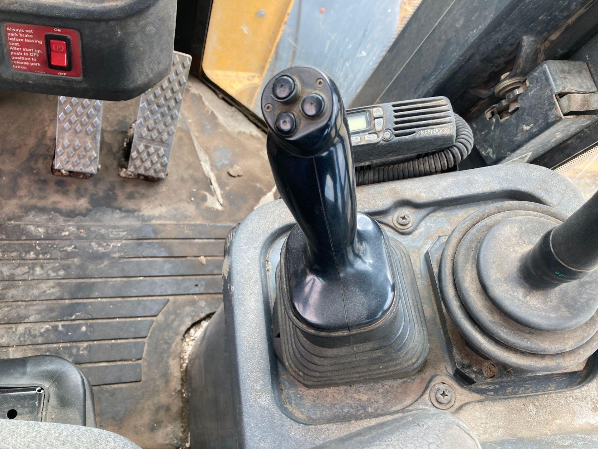 AT488662 | John Deere 624J Controls for Sale