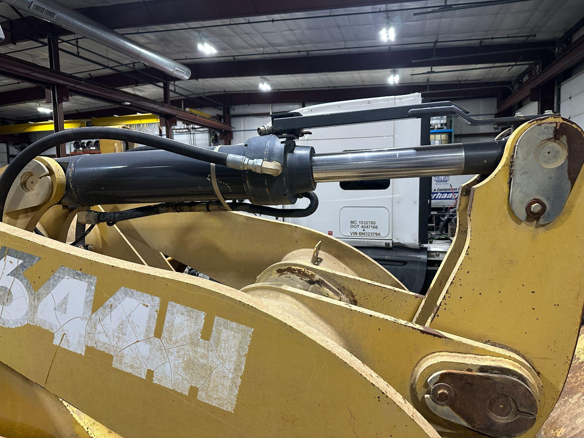 AH227129 | John Deere 644H Hydraulic Cylinder for Sale