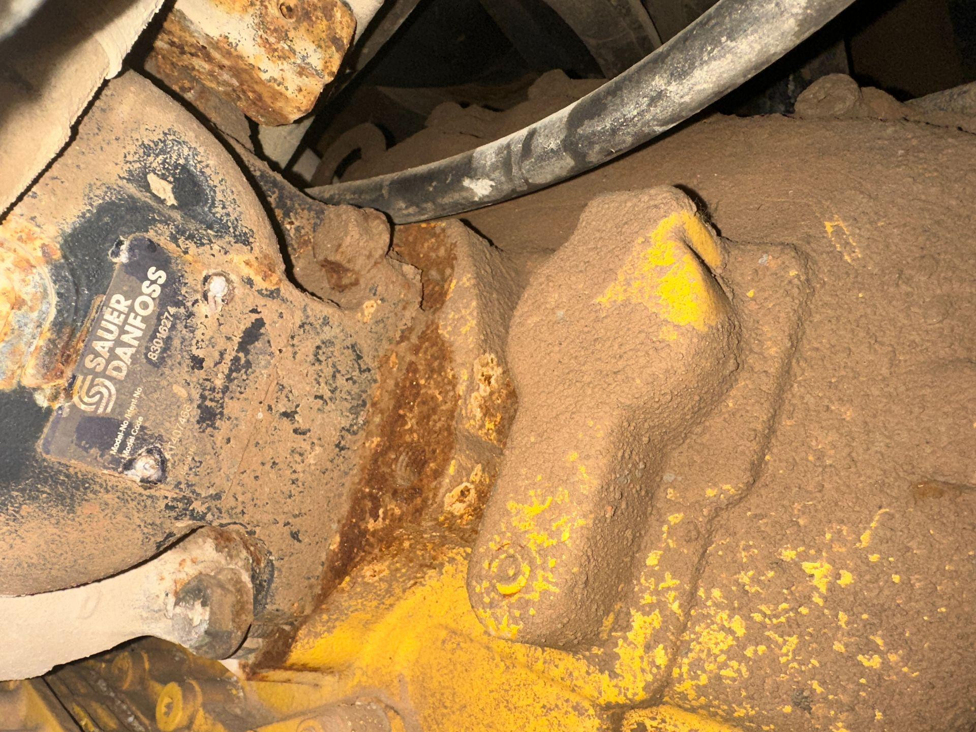 AT407466 | John Deere 544K Hydraulic Motor for Sale