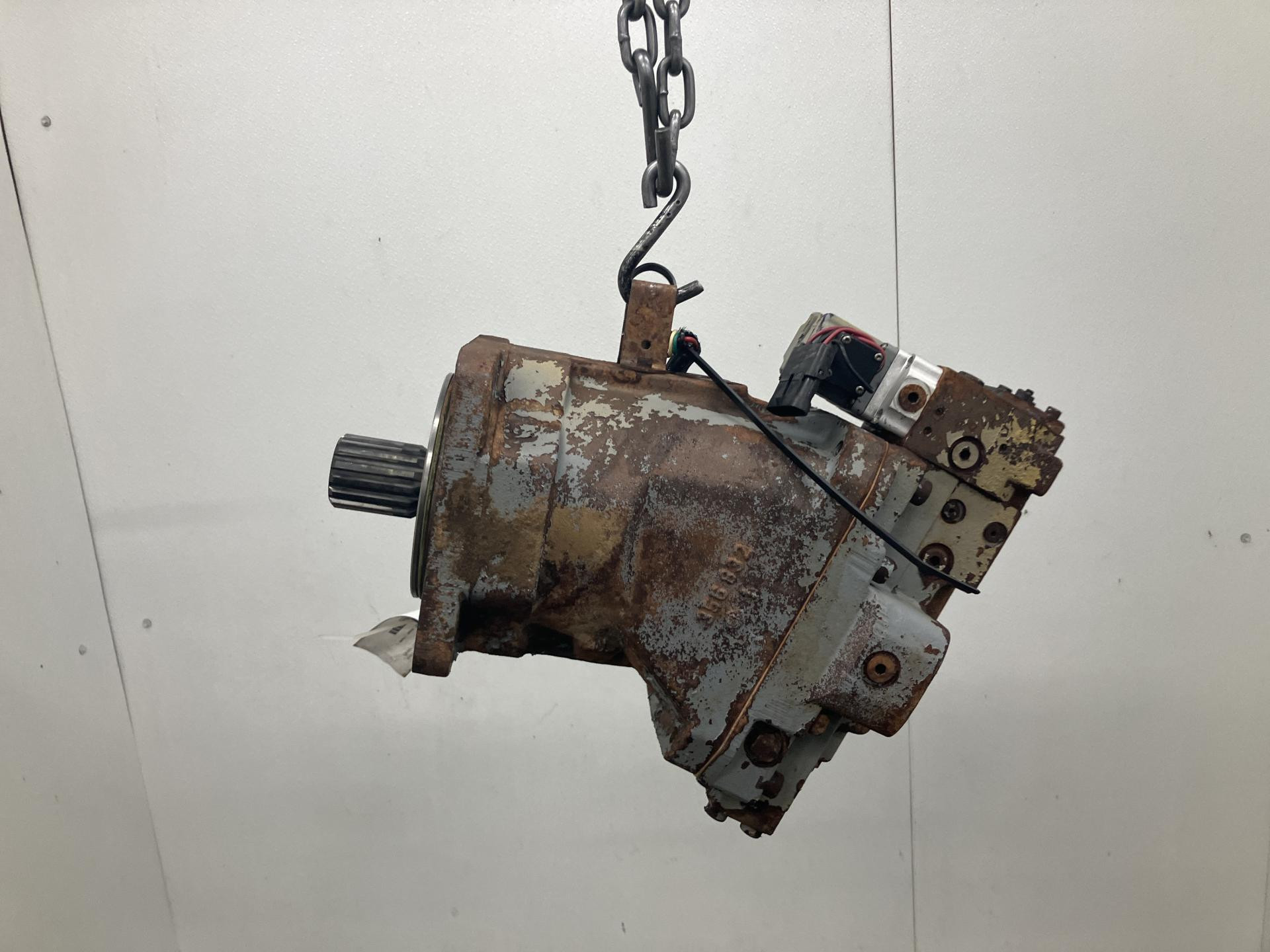 AT142440 | John Deere 750C Hydraulic Motor for Sale