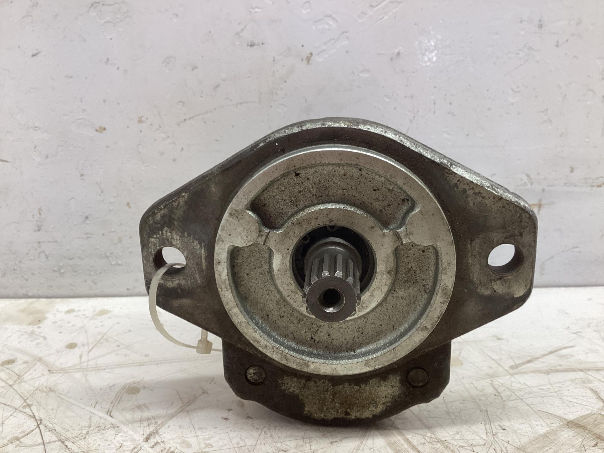 135930 | Gehl 5640 Hydraulic Pump for Sale