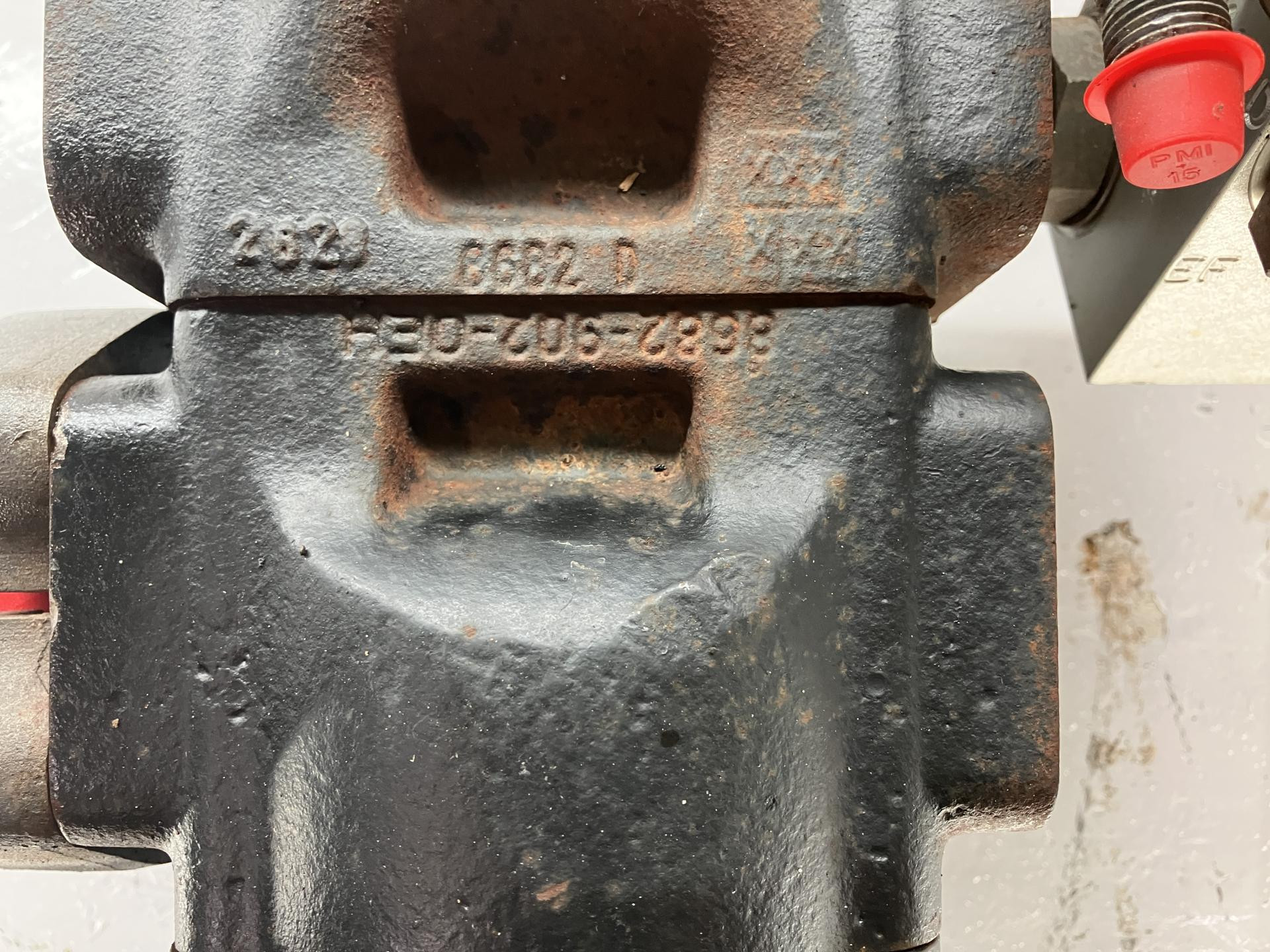L69571 | Gehl DL12H-40 Hydraulic Pump for Sale