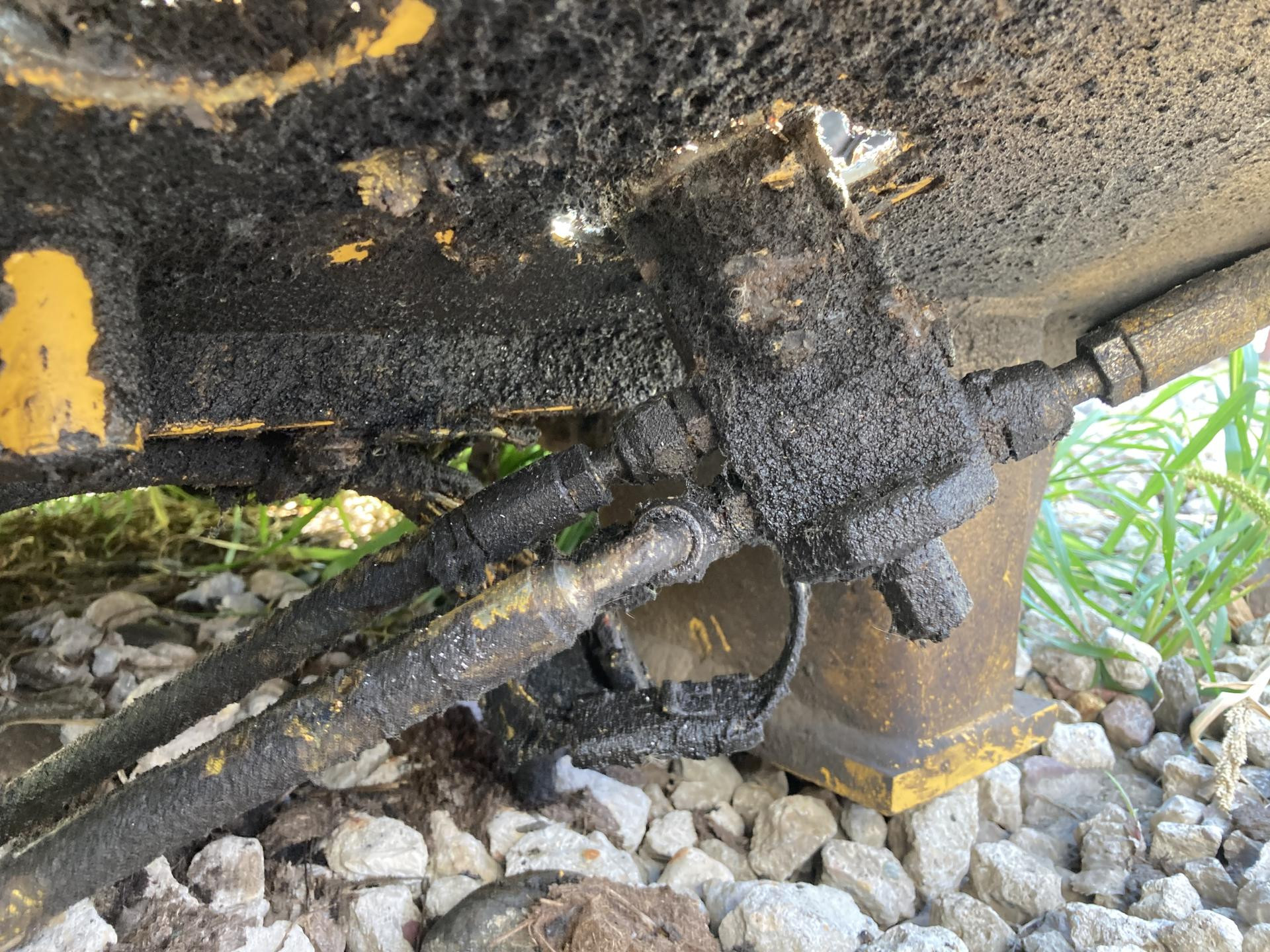 AT173073 | John Deere 544G Hydraulic Valve for Sale