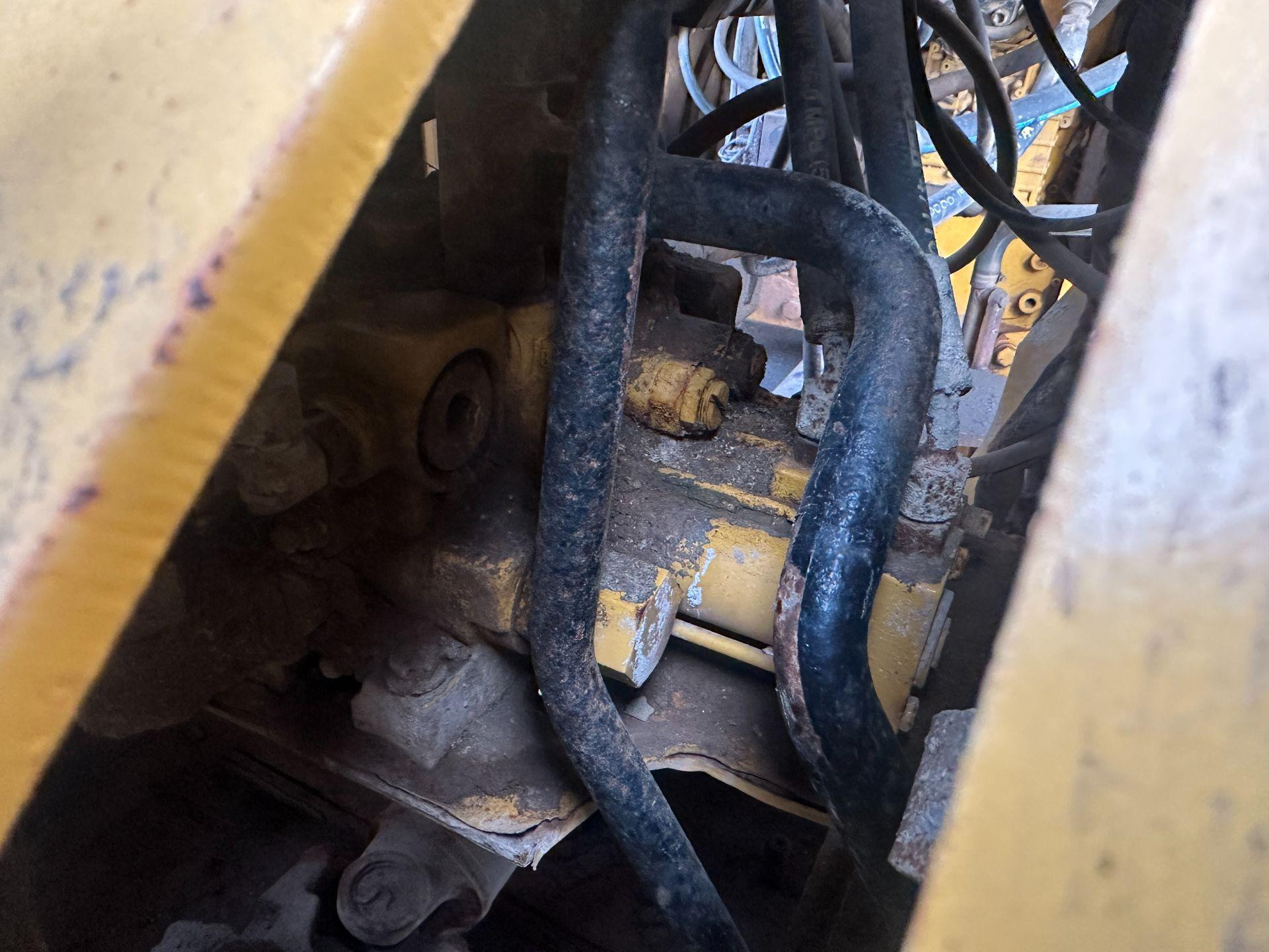 AT308388 | John Deere 524P Hydraulic Valve for Sale
