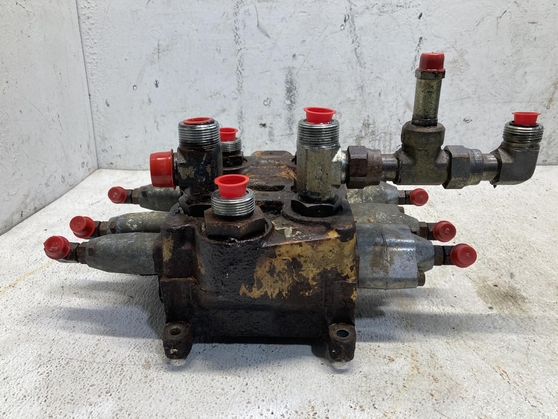 133-4239 | CAT 938G Hydraulic Valve for Sale