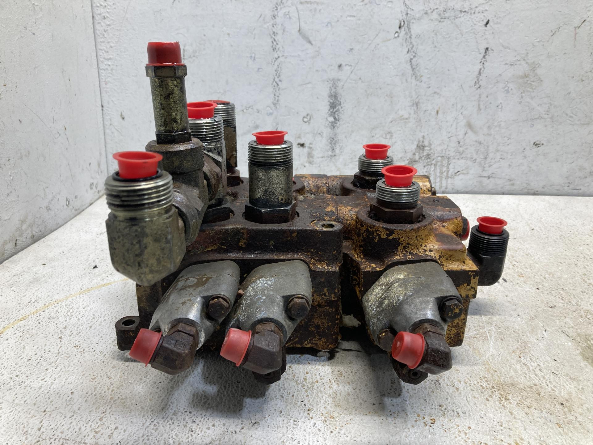133-4239 | CAT 938G Hydraulic Valve for Sale