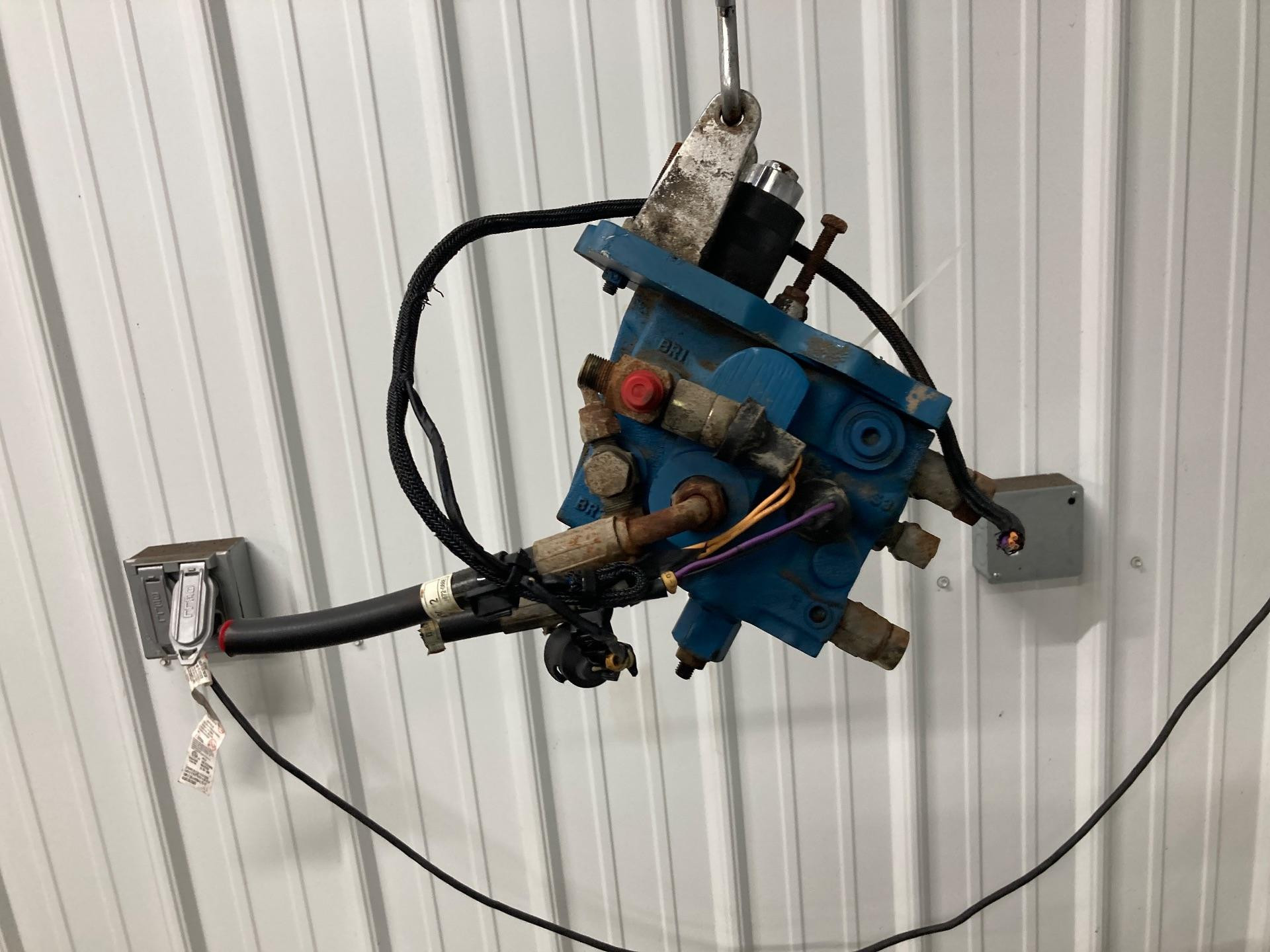 31L7-40011 | Hyundai HL740XTD-3 Hydraulic Valve for Sale