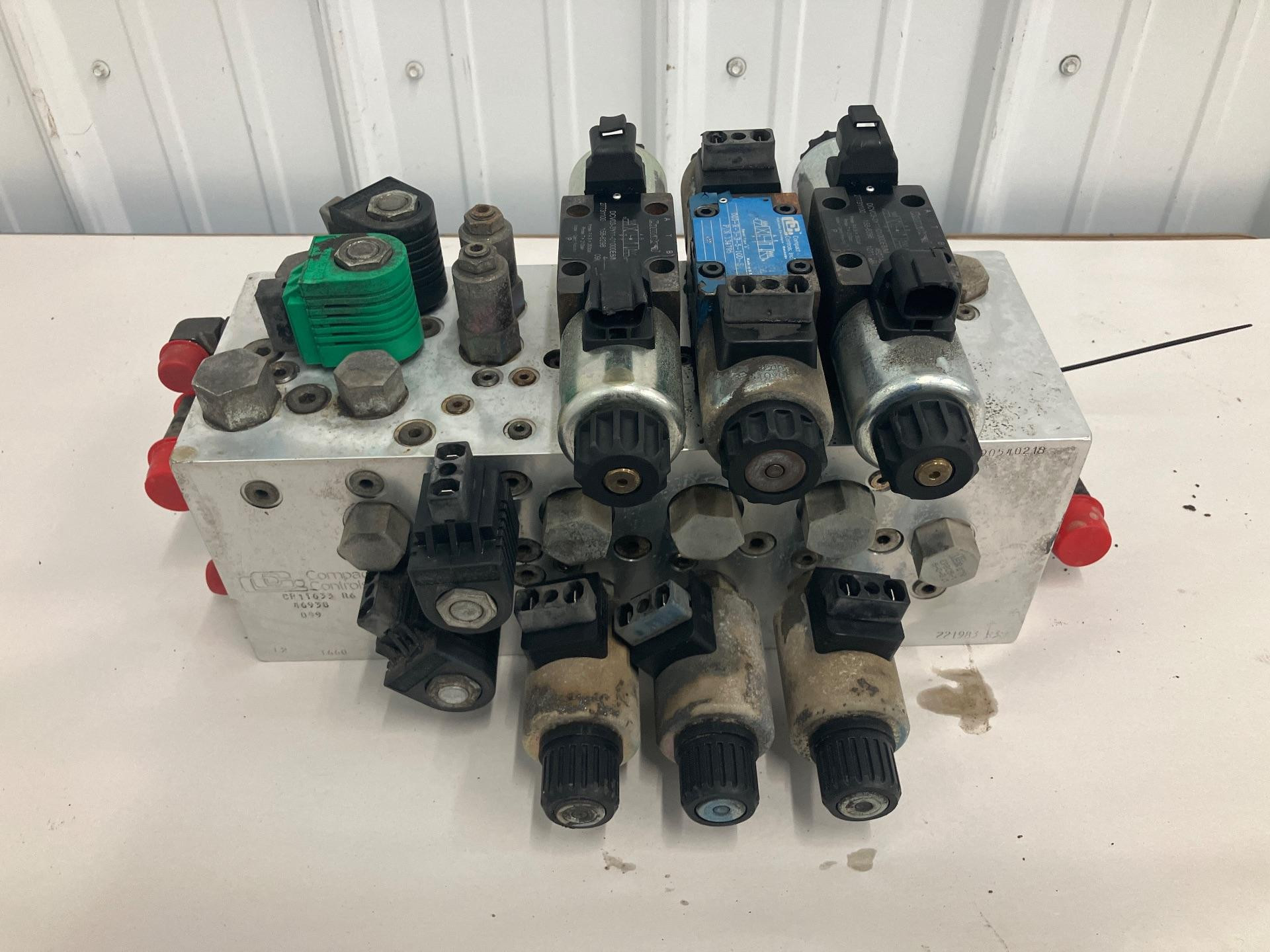 146172GT | Genie S60 Hydraulic Valve for Sale