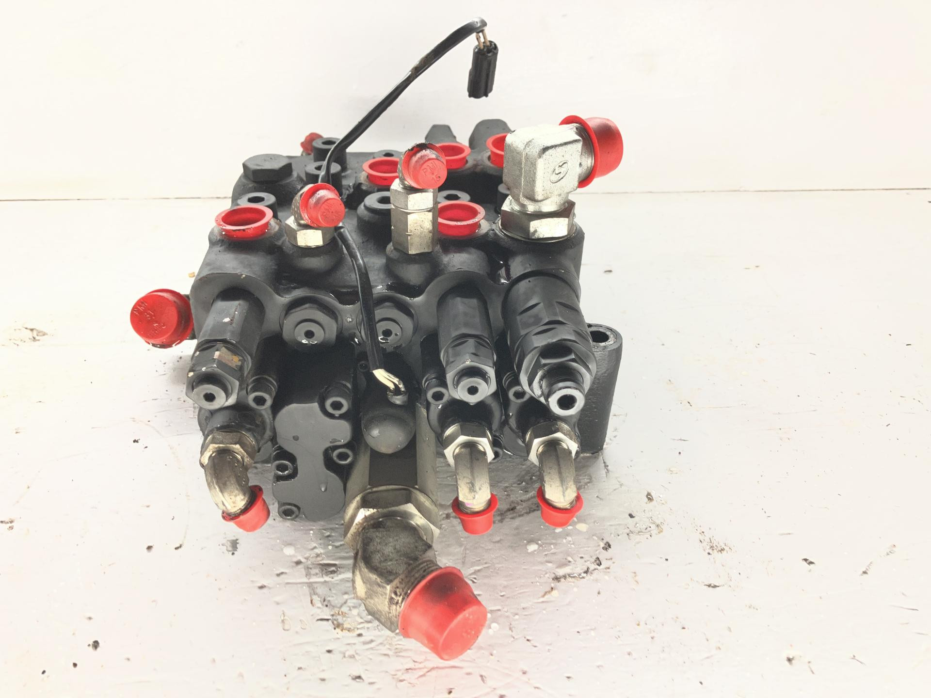 Kubota SVL90-2 Hydraulic Valve for Sale