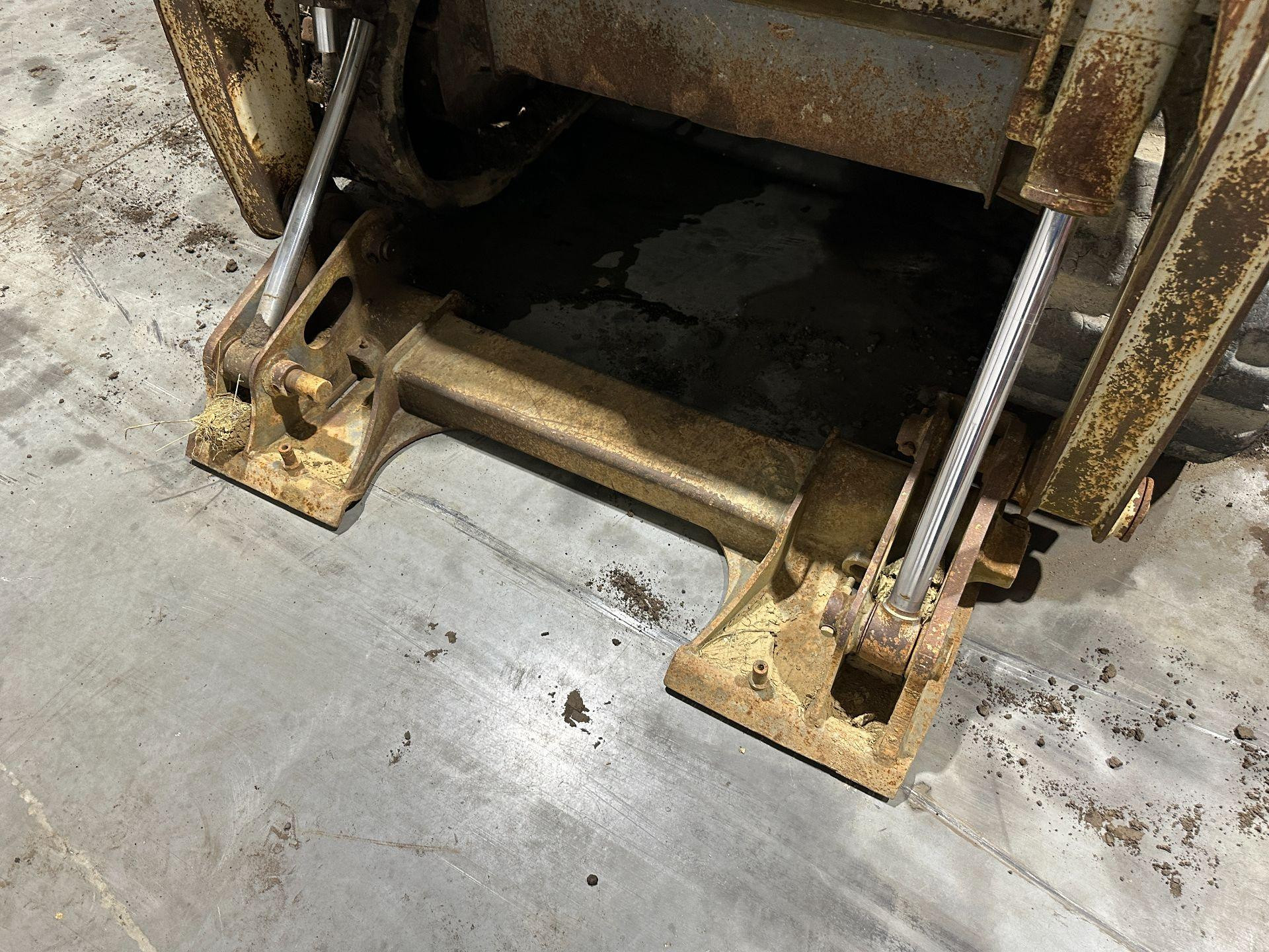 Takeuchi TL130 Quick Coupler for Sale