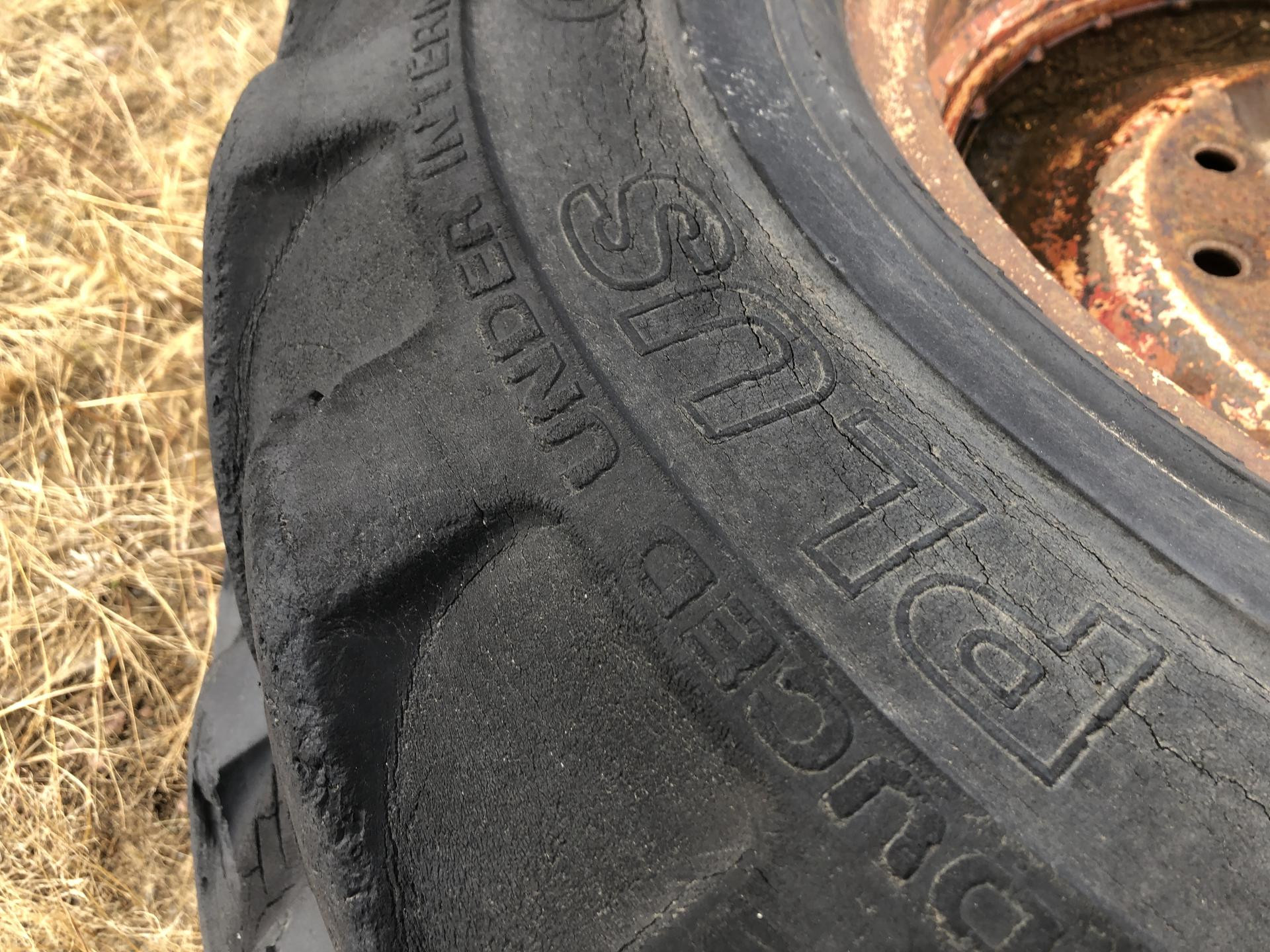 Austin Western 88 SUPER GRADER Tire and Rim for Sale
