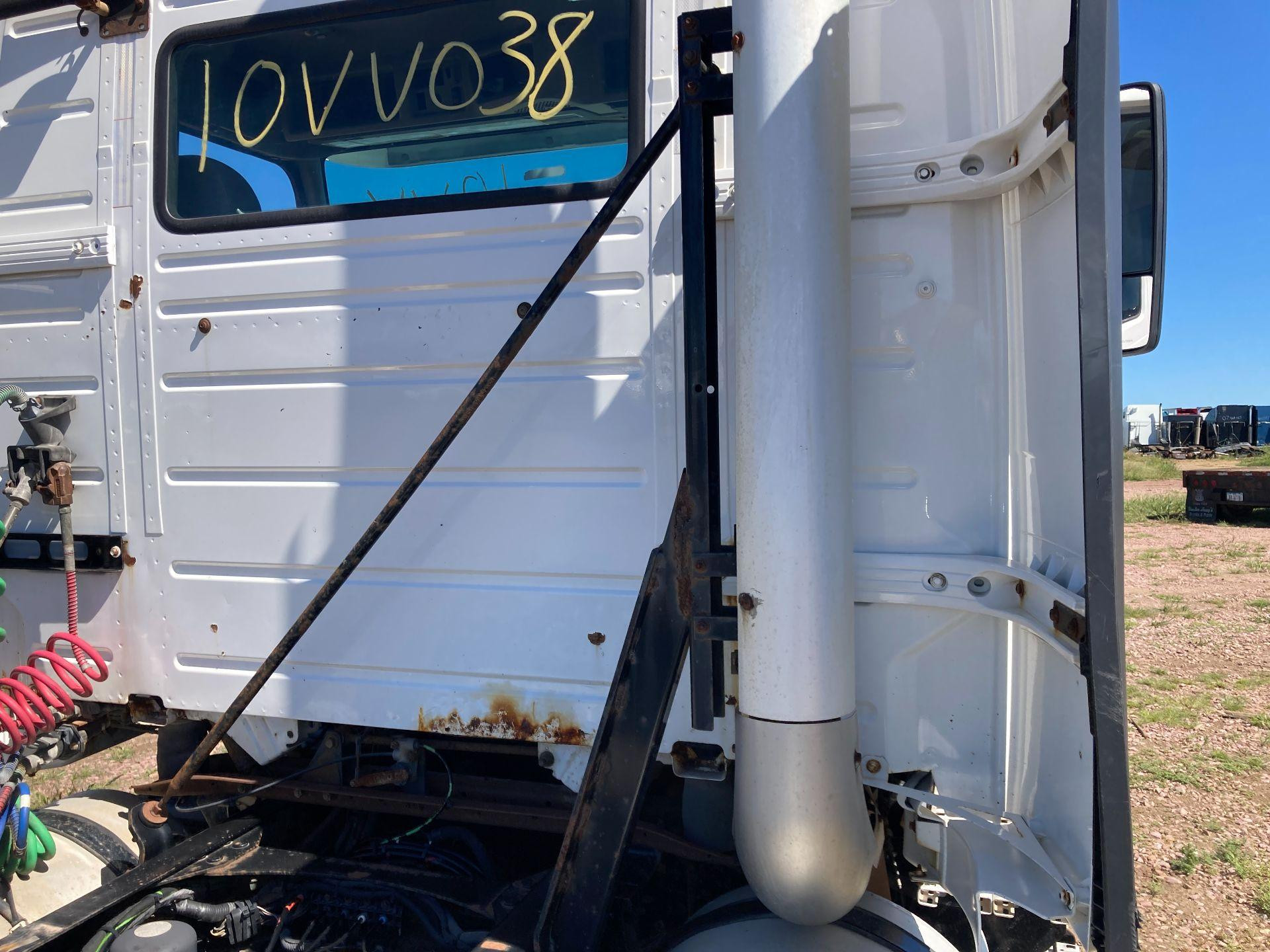 21018917 | Volvo VNL Exhaust Bracket for Sale