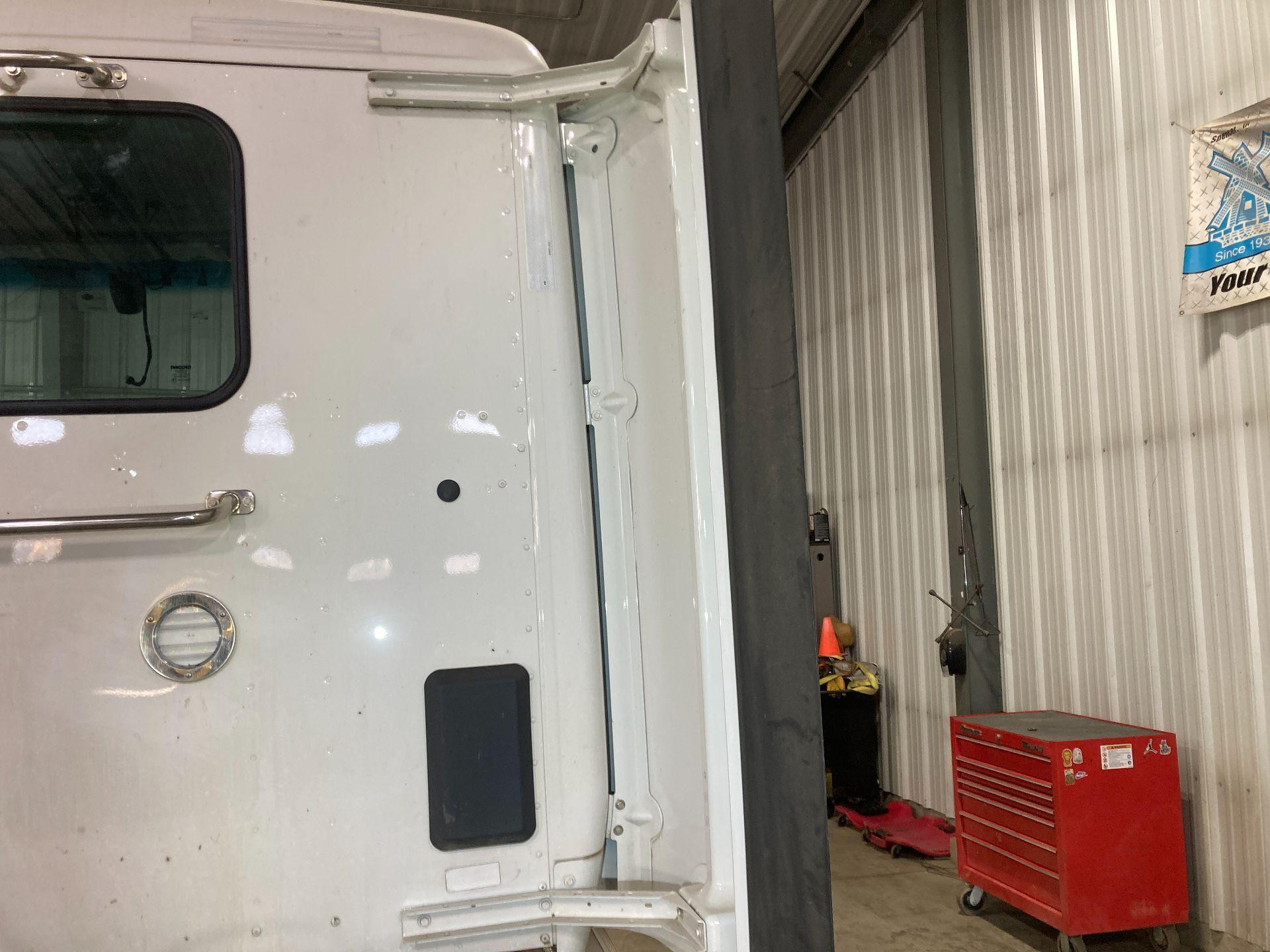 R33-1214R | Peterbilt 579 Side Fairing/Cab Extender for Sale
