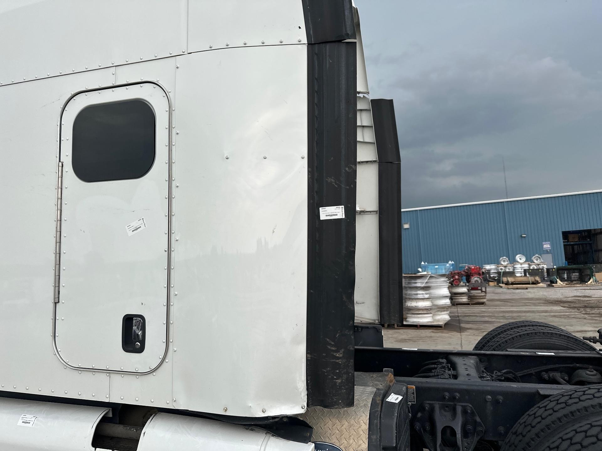 Peterbilt 579 Side Fairing/Cab Extender for Sale