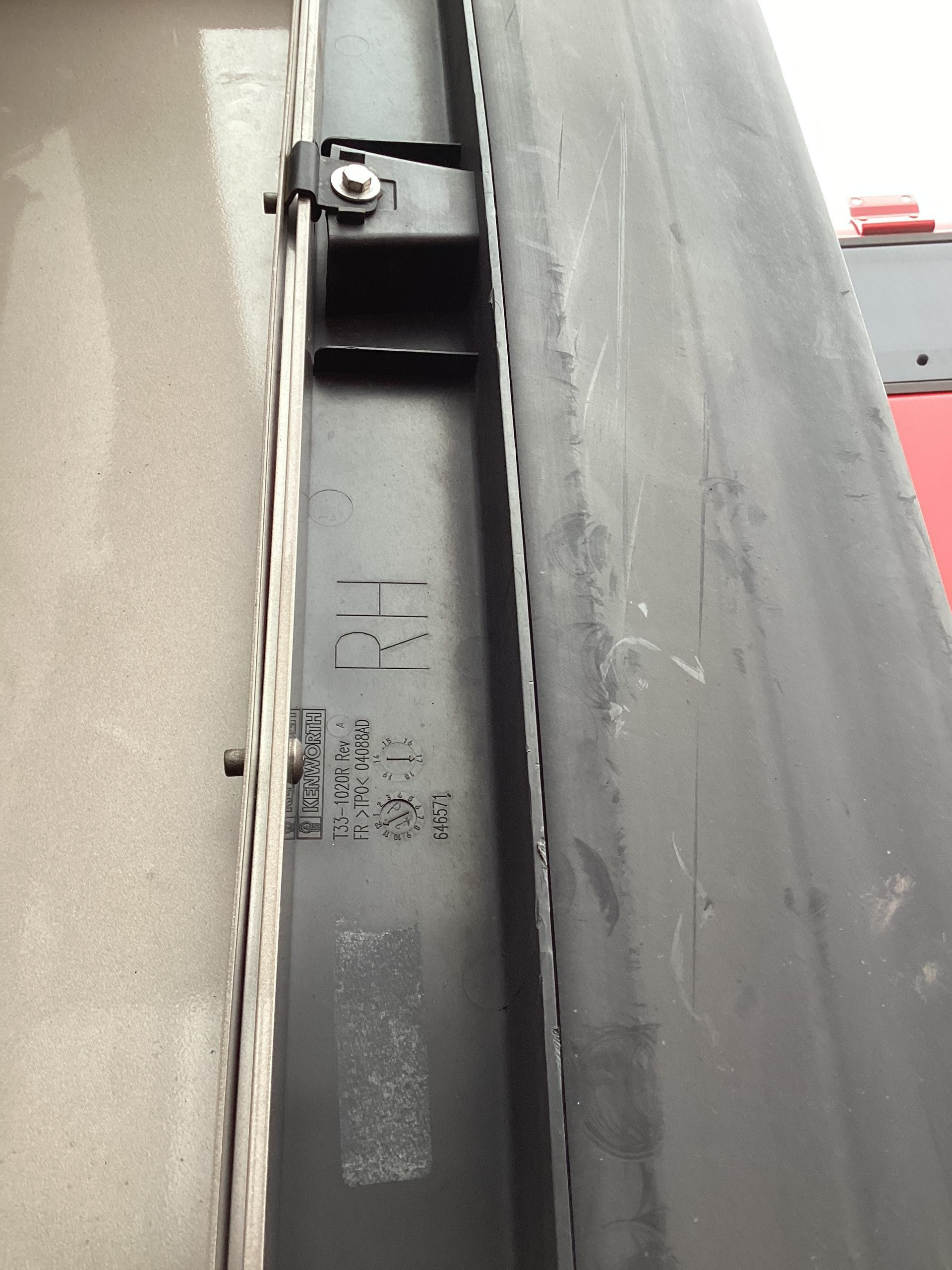 Kenworth T680 Side Fairing/Cab Extender for Sale