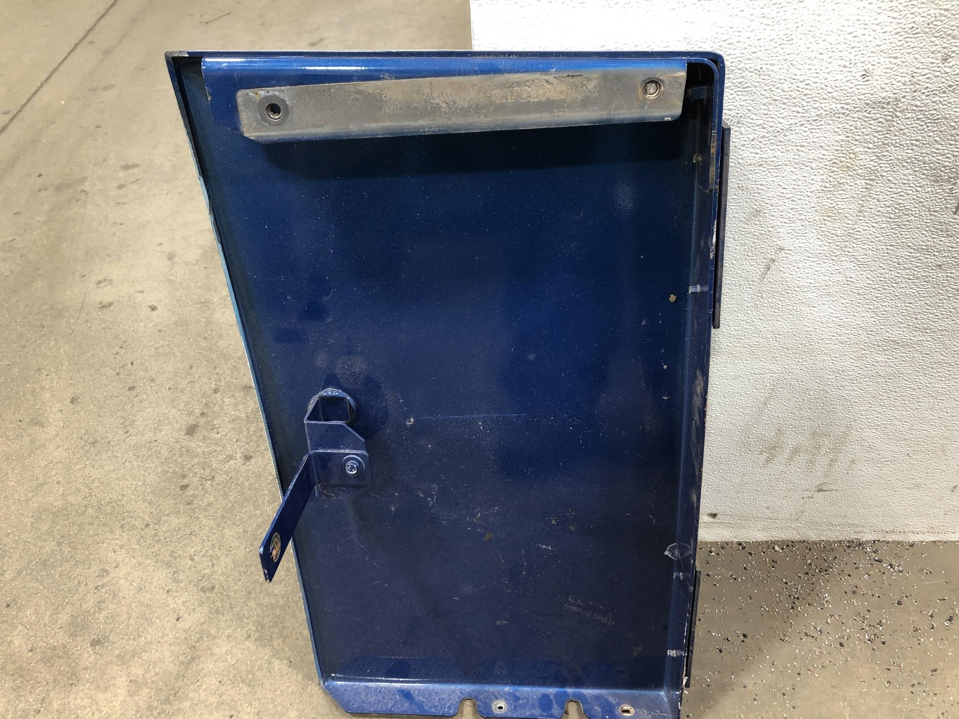 Kenworth T680 Side Fairing/Cab Extender for Sale