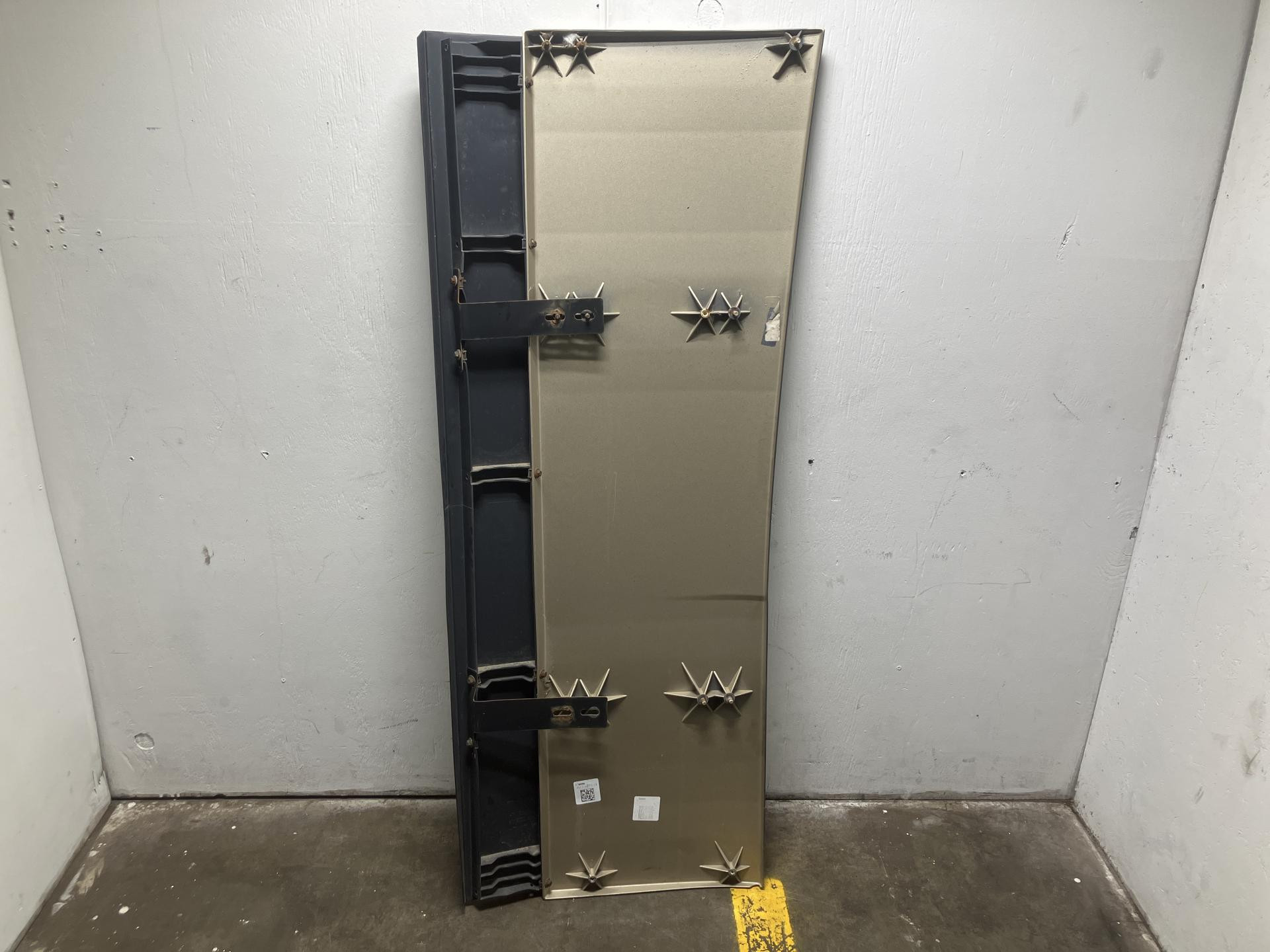 8078640 | Volvo VNL Side Fairing/Cab Extender for Sale
