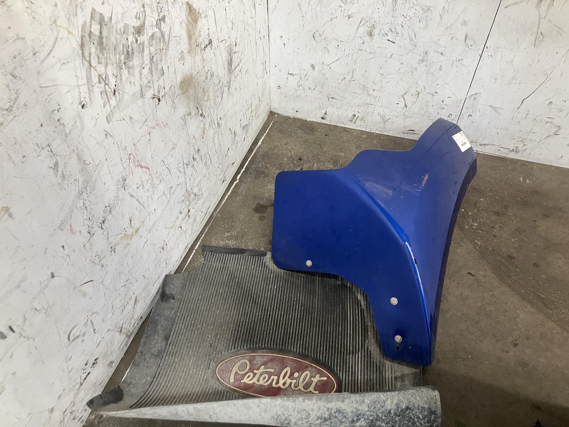 N35-1084 | Peterbilt 579 Fender for Sale
