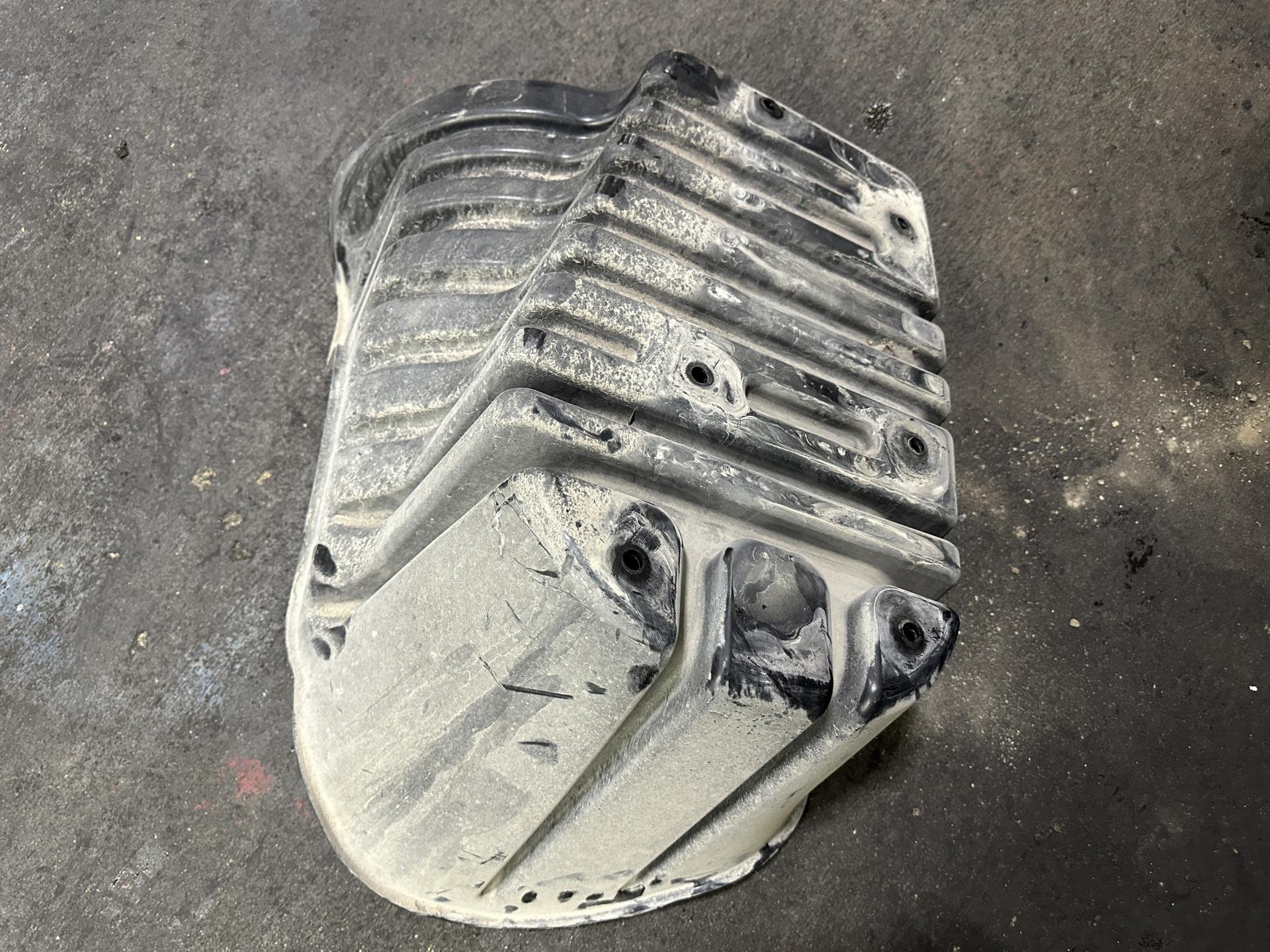 17-15486-000 | Freightliner CASCADIA Inner Fender for Sale