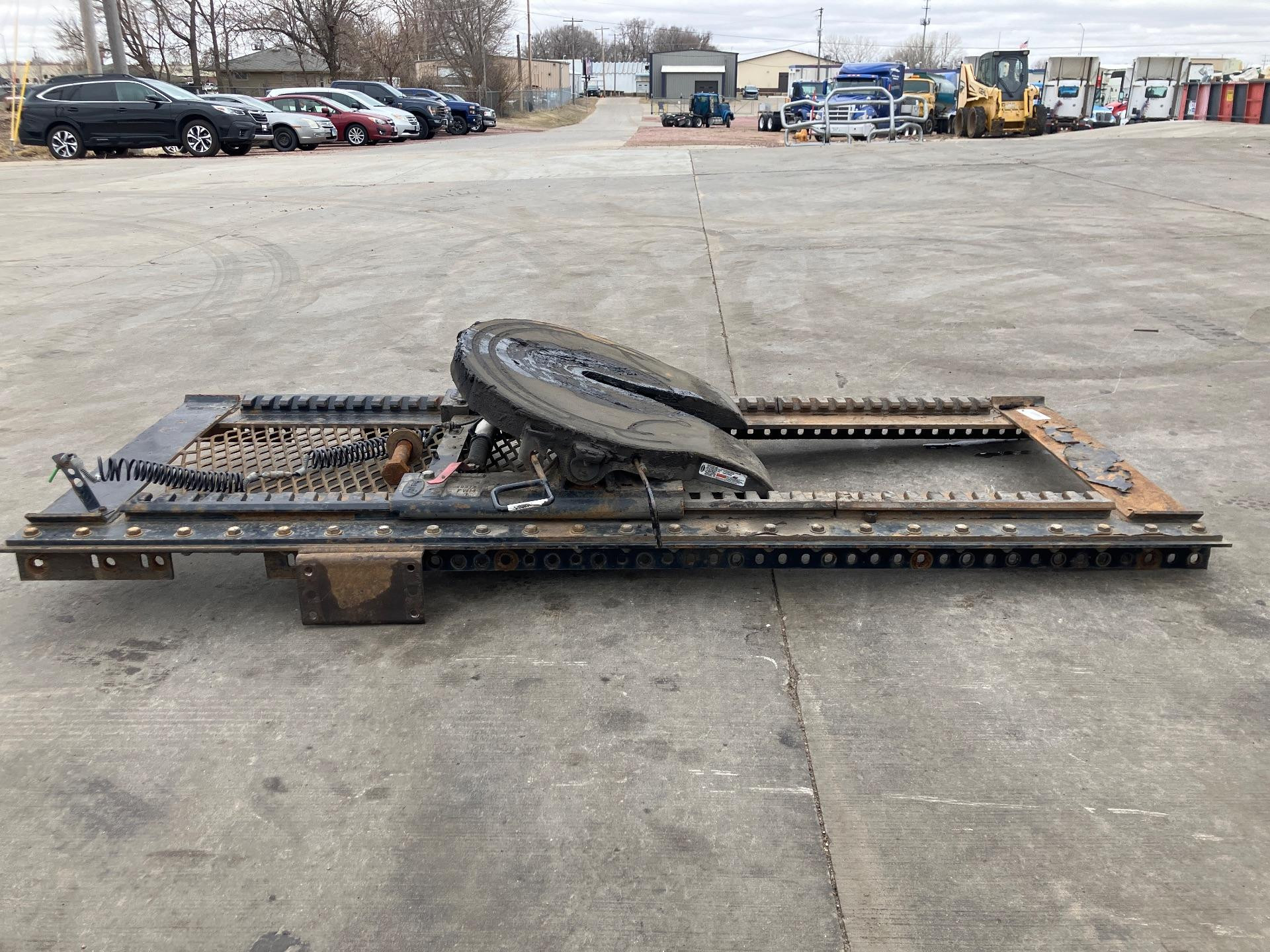 Holland FW70R924XL00 Fifth Wheel for Sale