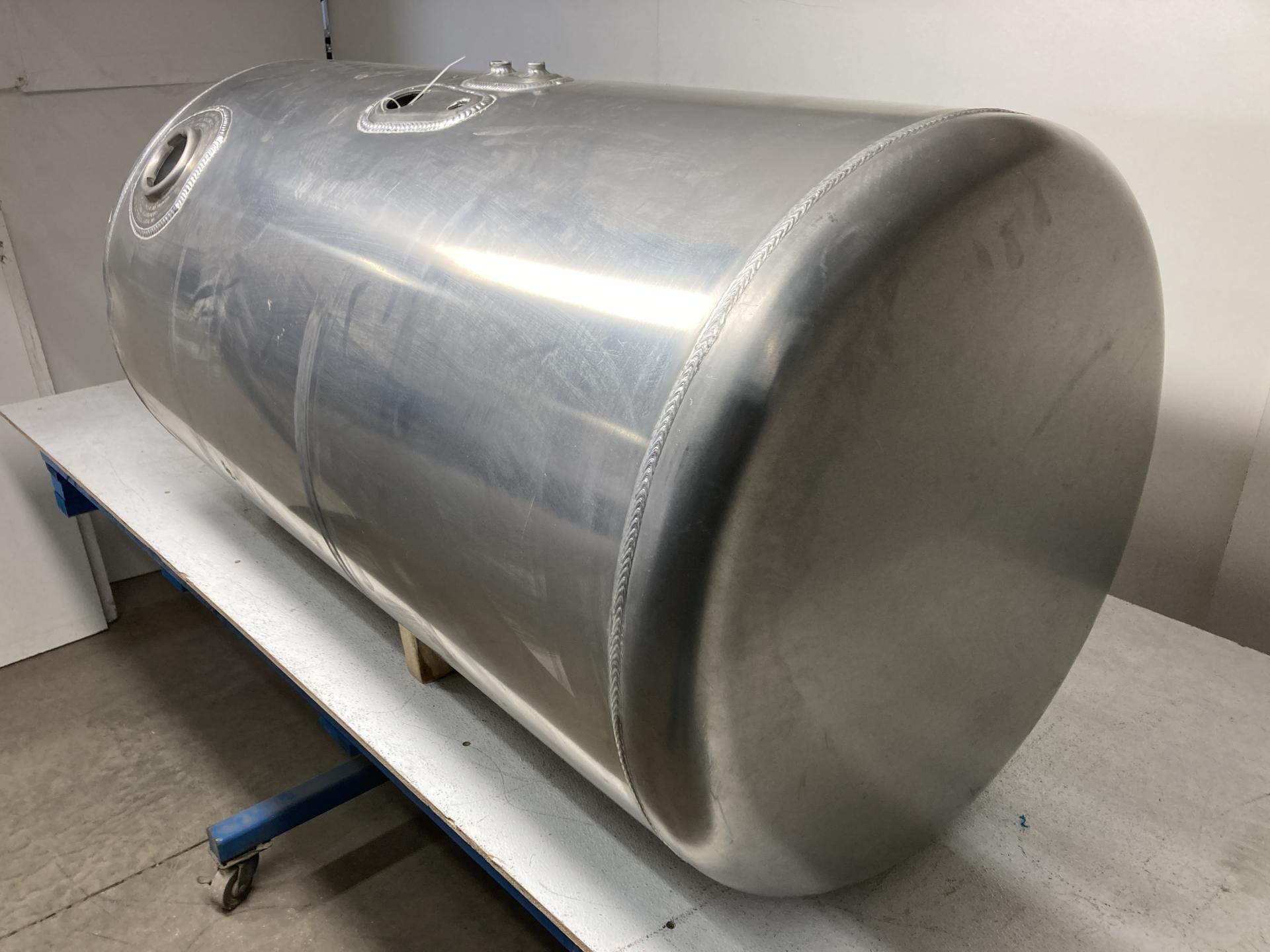 01060010006 Peterbilt 389 Fuel Tank for Sale