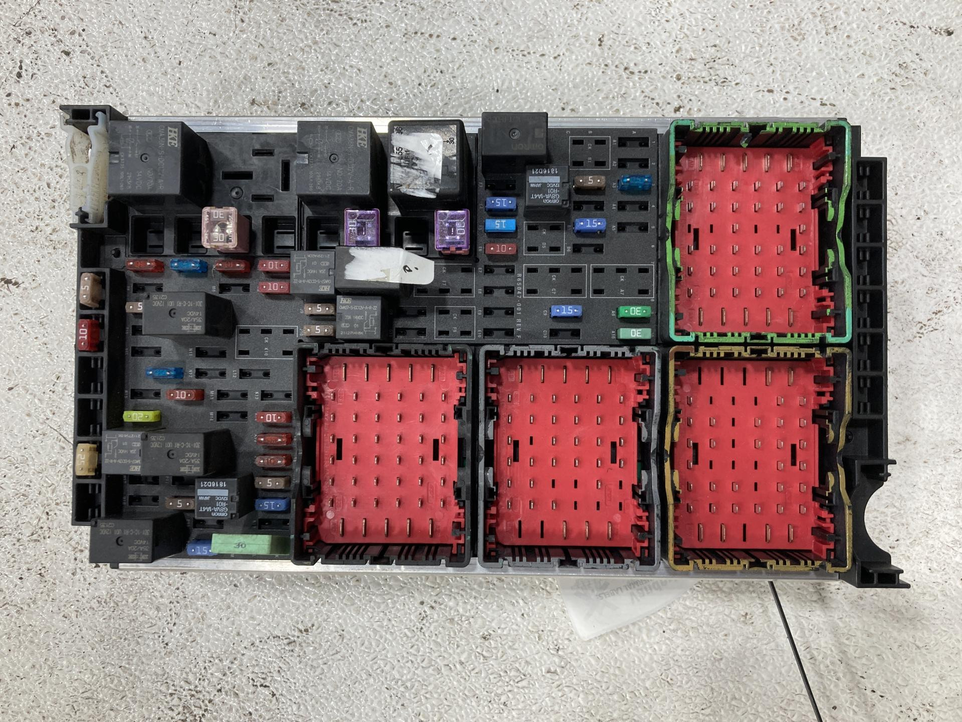 P27-1147-0401 | Peterbilt 579 Fuse Box for Sale