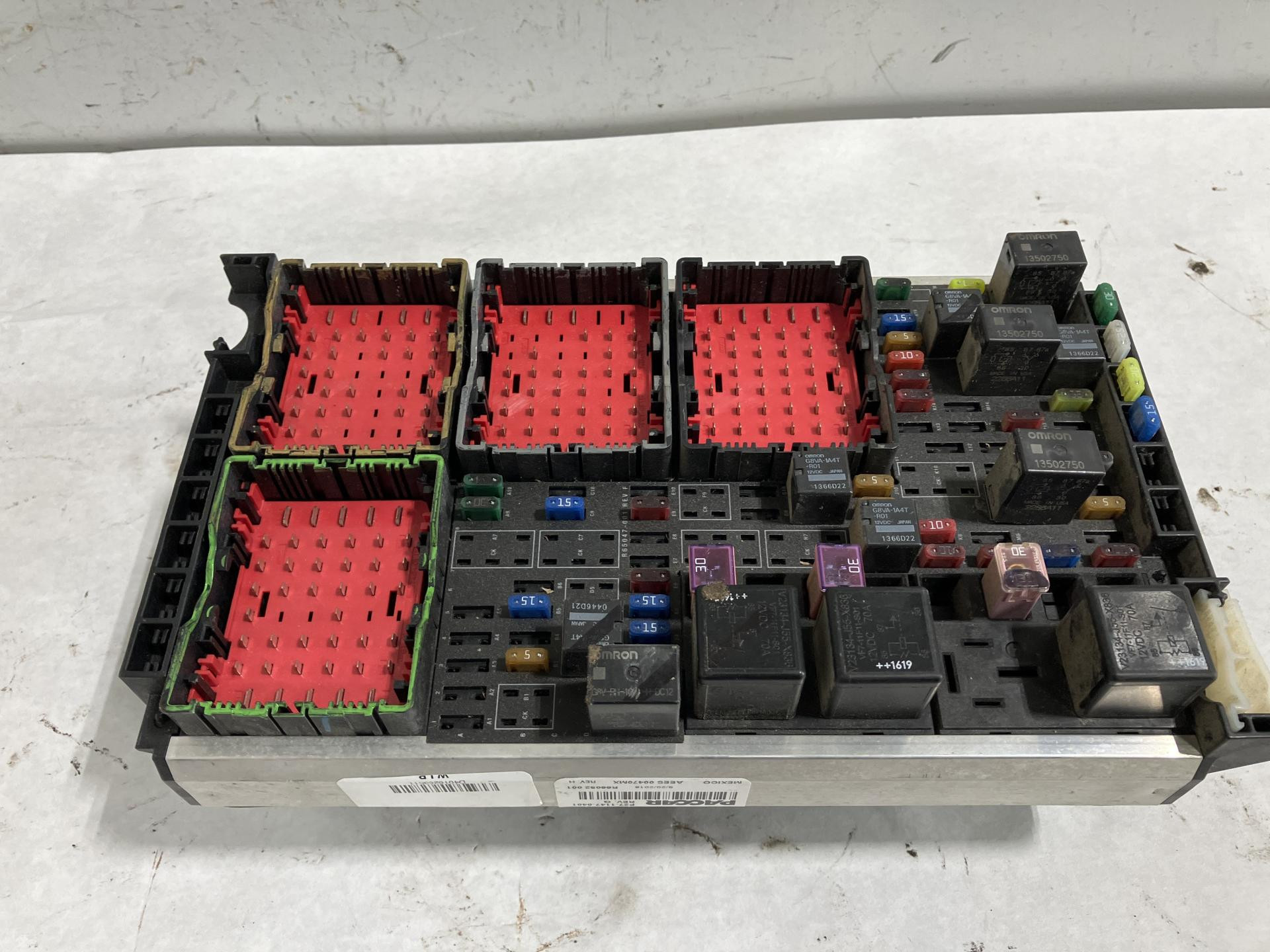 P27-1147-0401 | Kenworth T680 Fuse Box for Sale