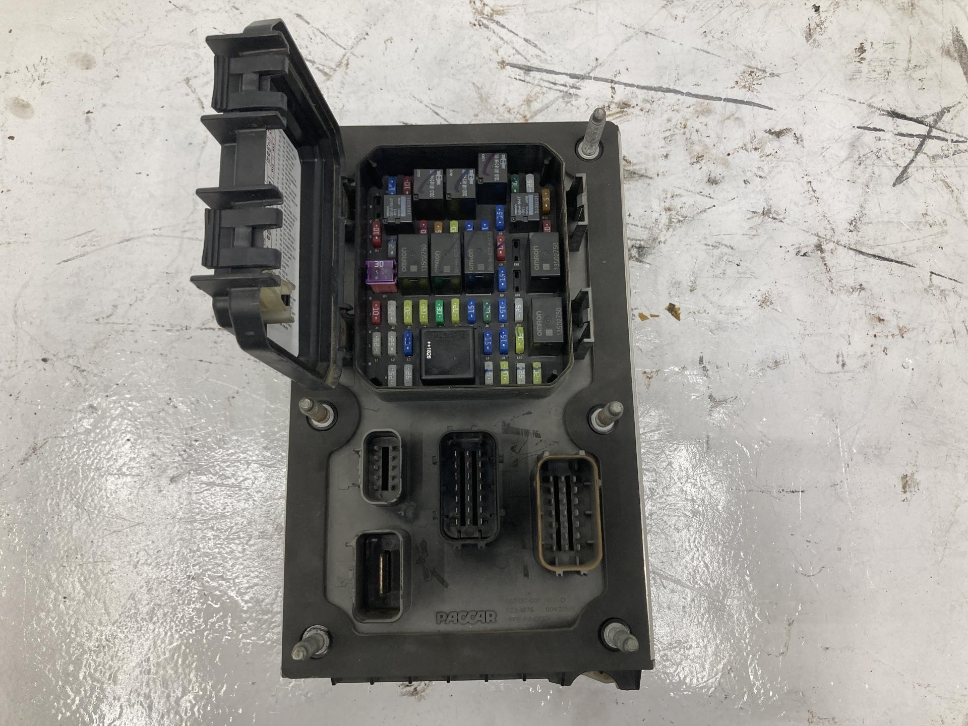 P27-1234-01010 | Kenworth T680 Fuse Box for Sale