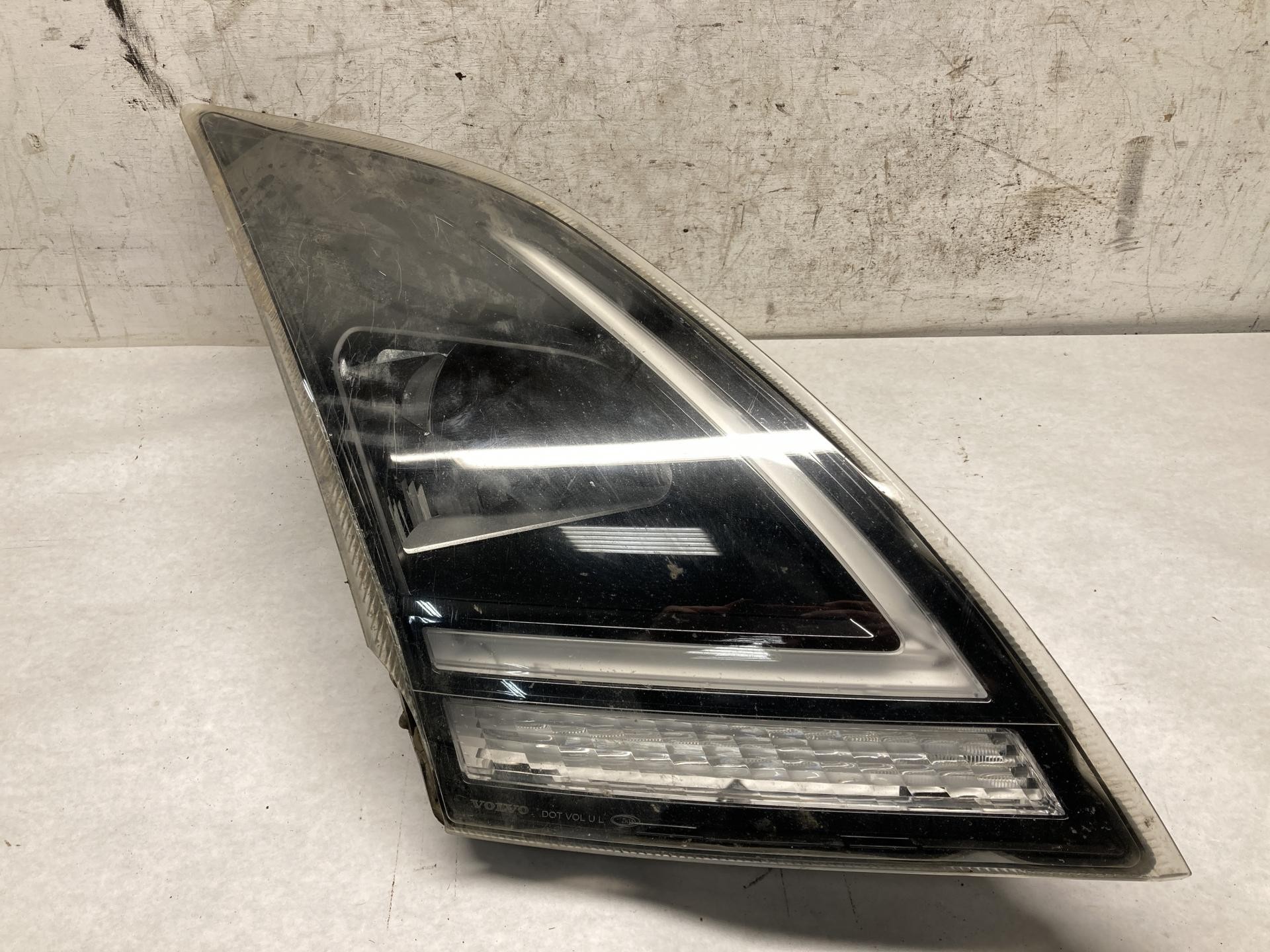 Volvo VNL Headlamp for Sale