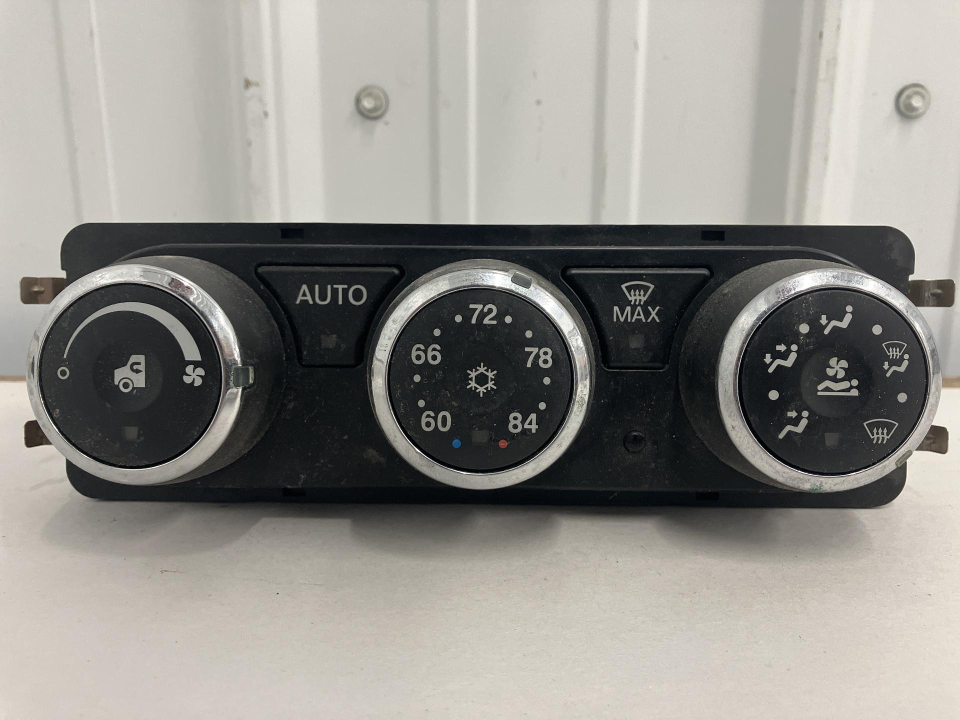 Q21-6032-2341 | Peterbilt 579 Heater & AC Temperature