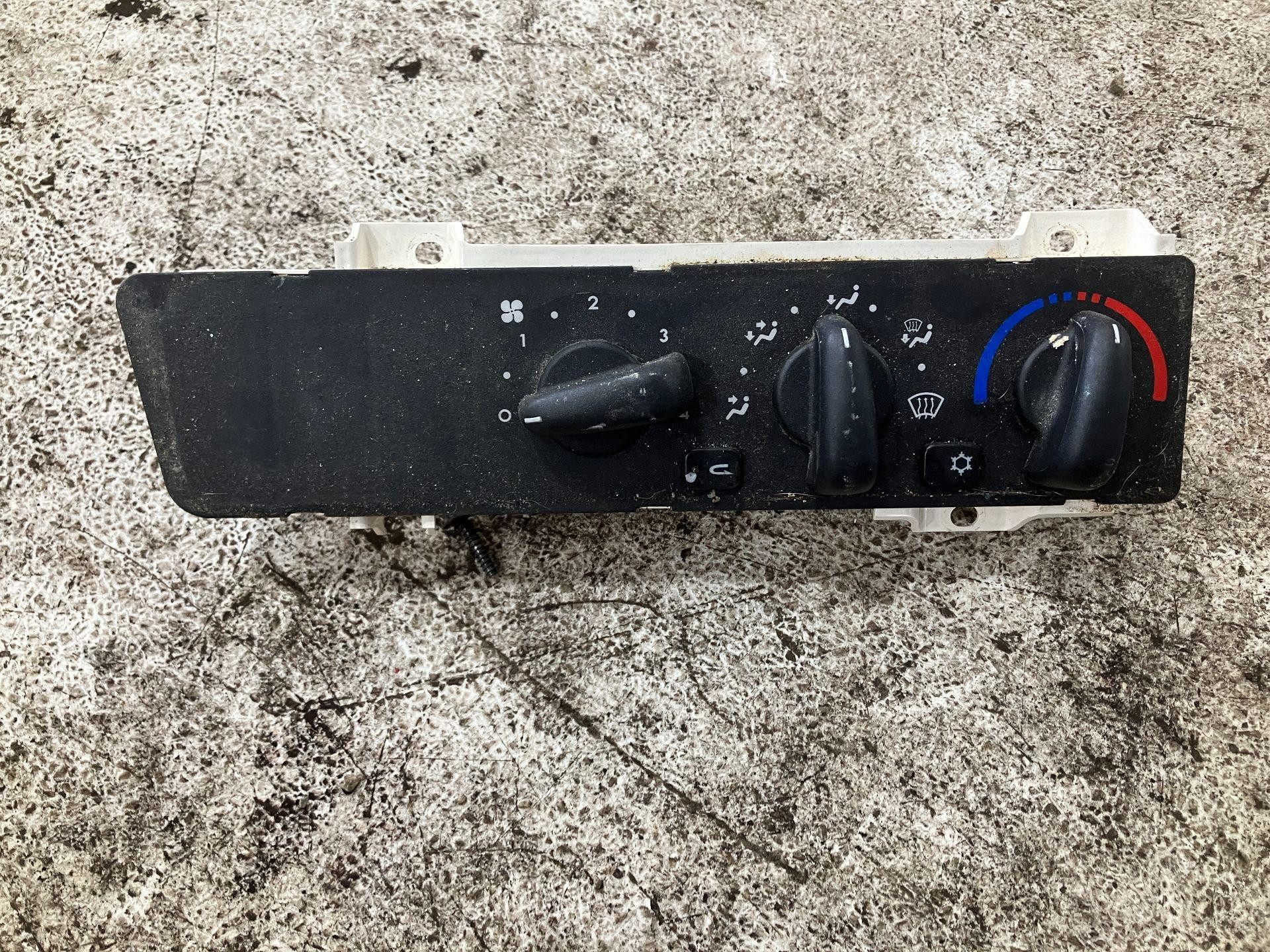 A22-54708-220 | Freightliner C120 CENTURY Heater & AC Temperature Control f