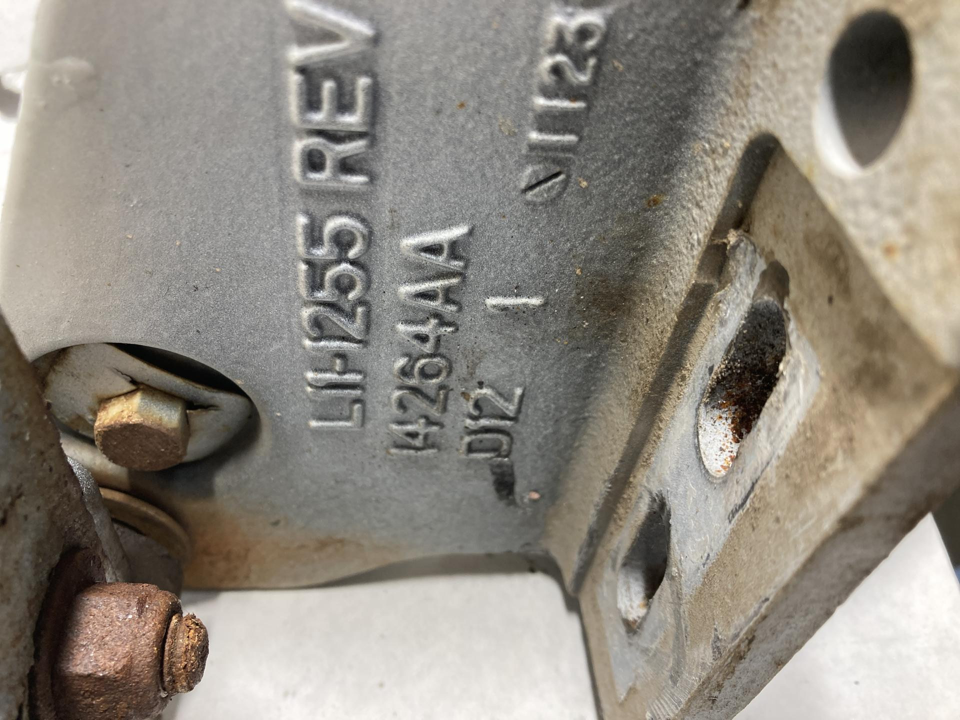 L11-1255 | Kenworth T370 Hood Hinge for Sale