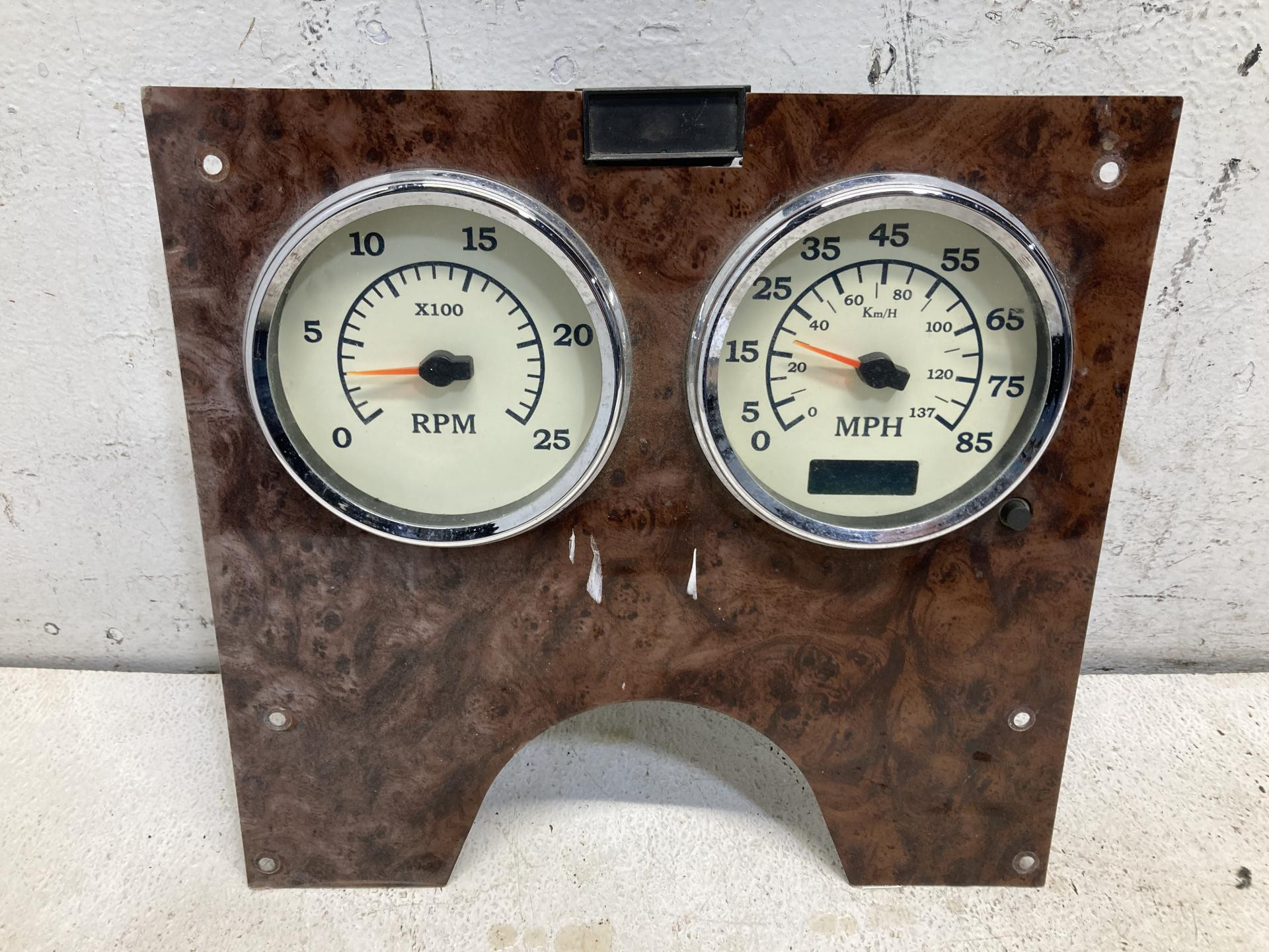 uk05ページ2-⑩ 3570382C2 | International 9400 Speedometer Instrument Cluster for Sale