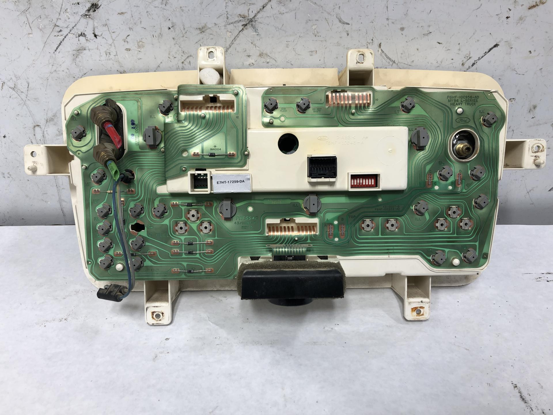 A2248697000 | Sterling A9522 Speedometer Instrument Cluster for Sale