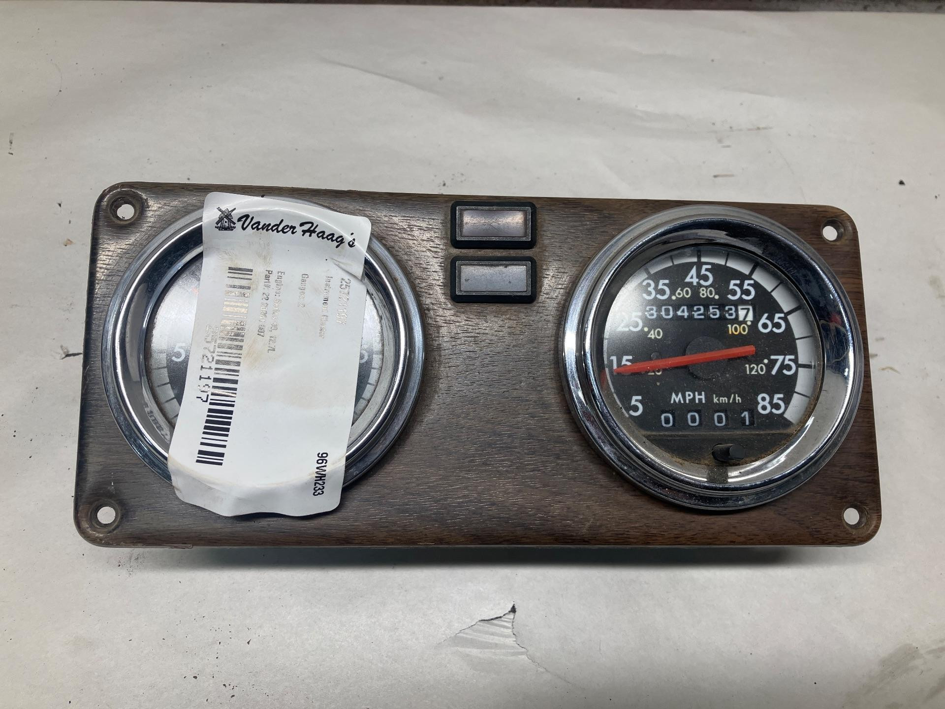 2220981007l | Freightliner CLASSIC XL Speedometer Instrument Cluster for Sa