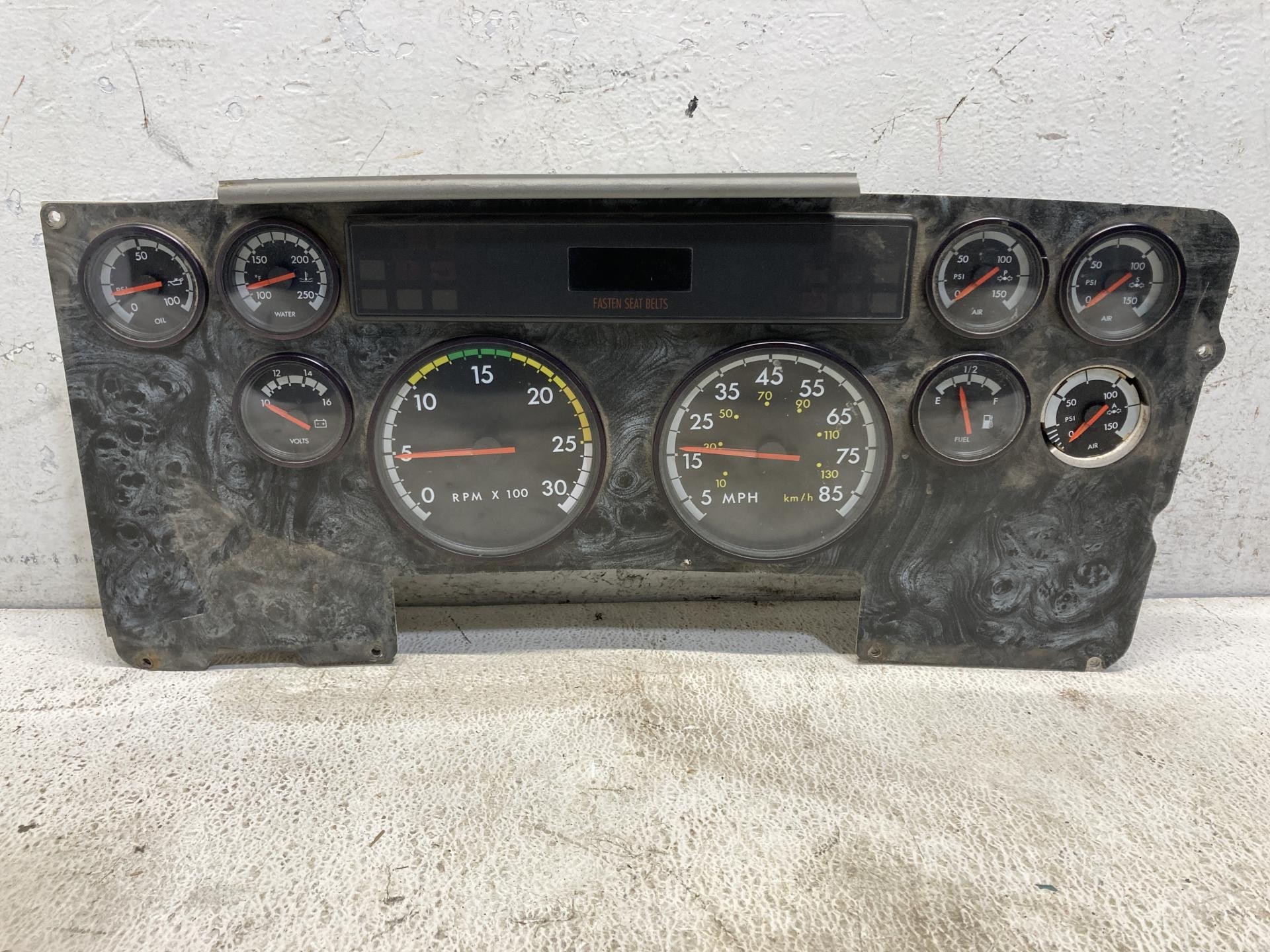 Freightliner COLUMBIA 120 Speedometer Instrument Cluster for Sale