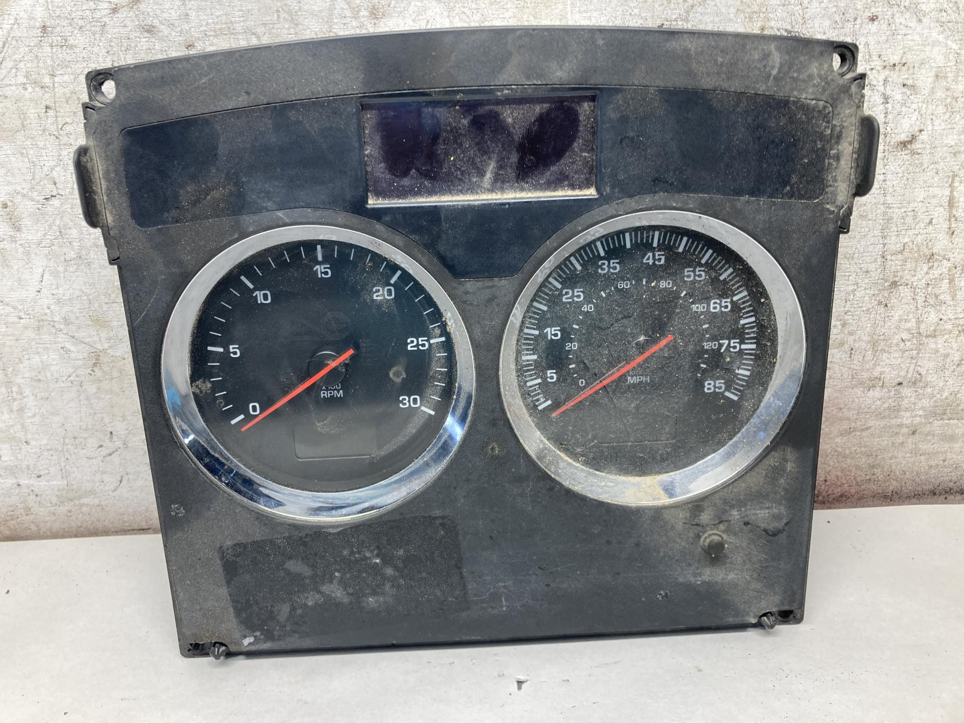 Q43-1163-1-1-107 | Kenworth T800 Speedometer Instrument