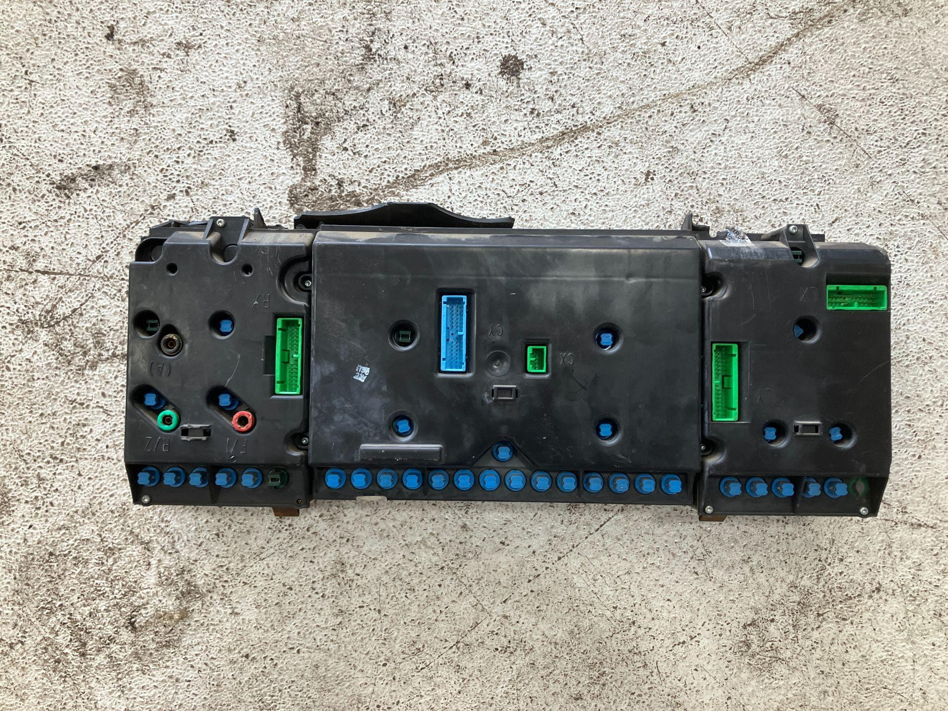 3198511-P01 | Volvo VHD Speedometer Instrument Cluster for Sale