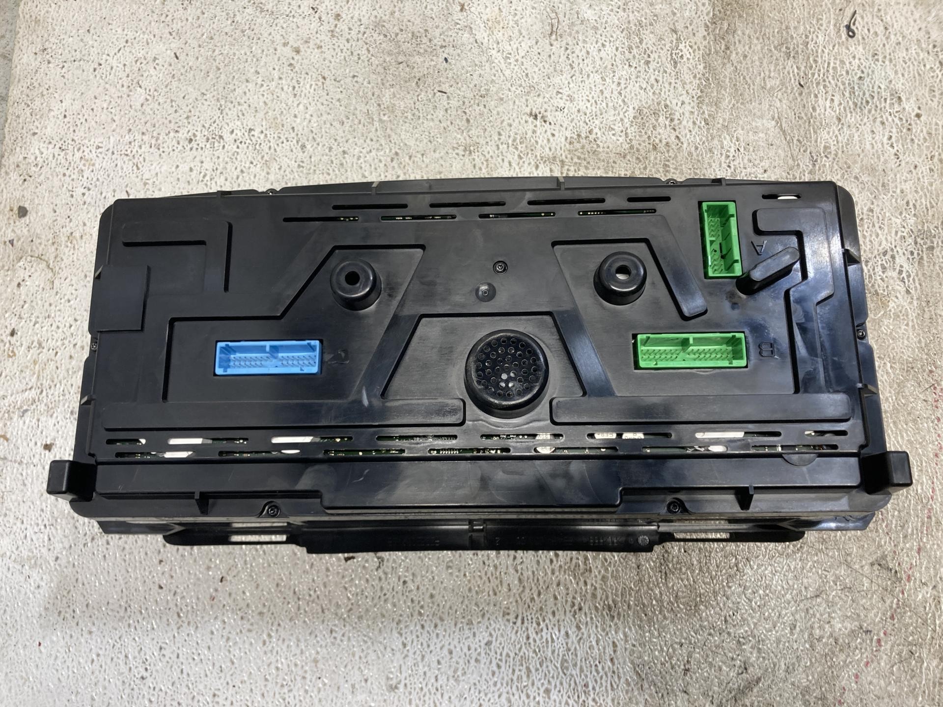 Volvo VNL Speedometer Instrument Cluster for Sale