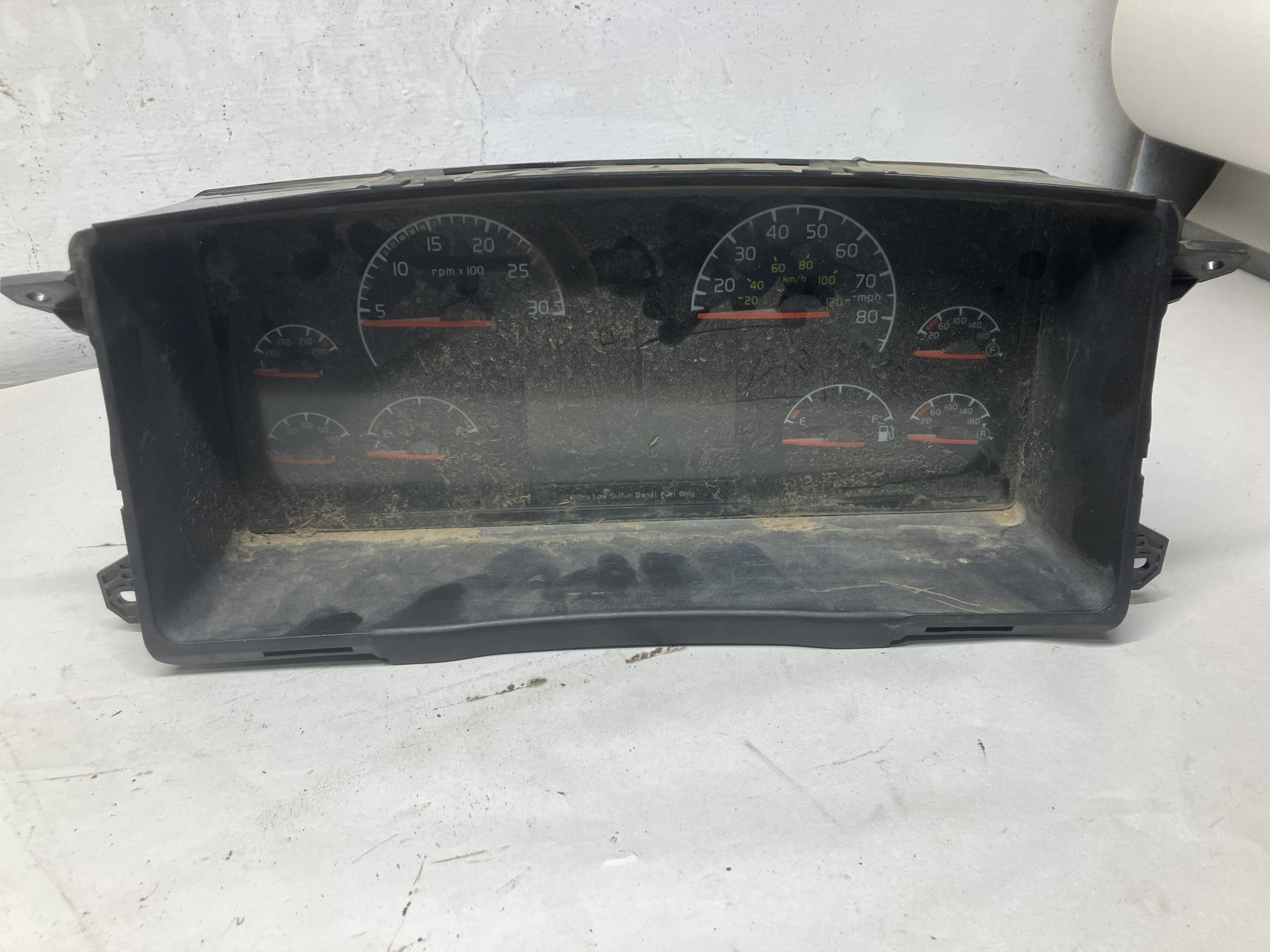 Volvo VNL Speedometer Instrument Cluster for Sale
