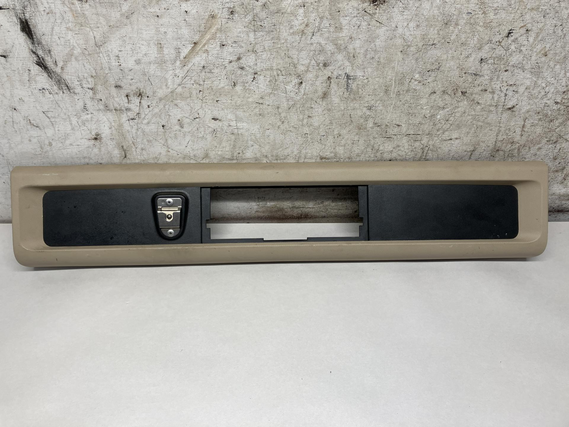 Pair Of Bottom Bezels For Kenworth T680 T880 – Part #11738