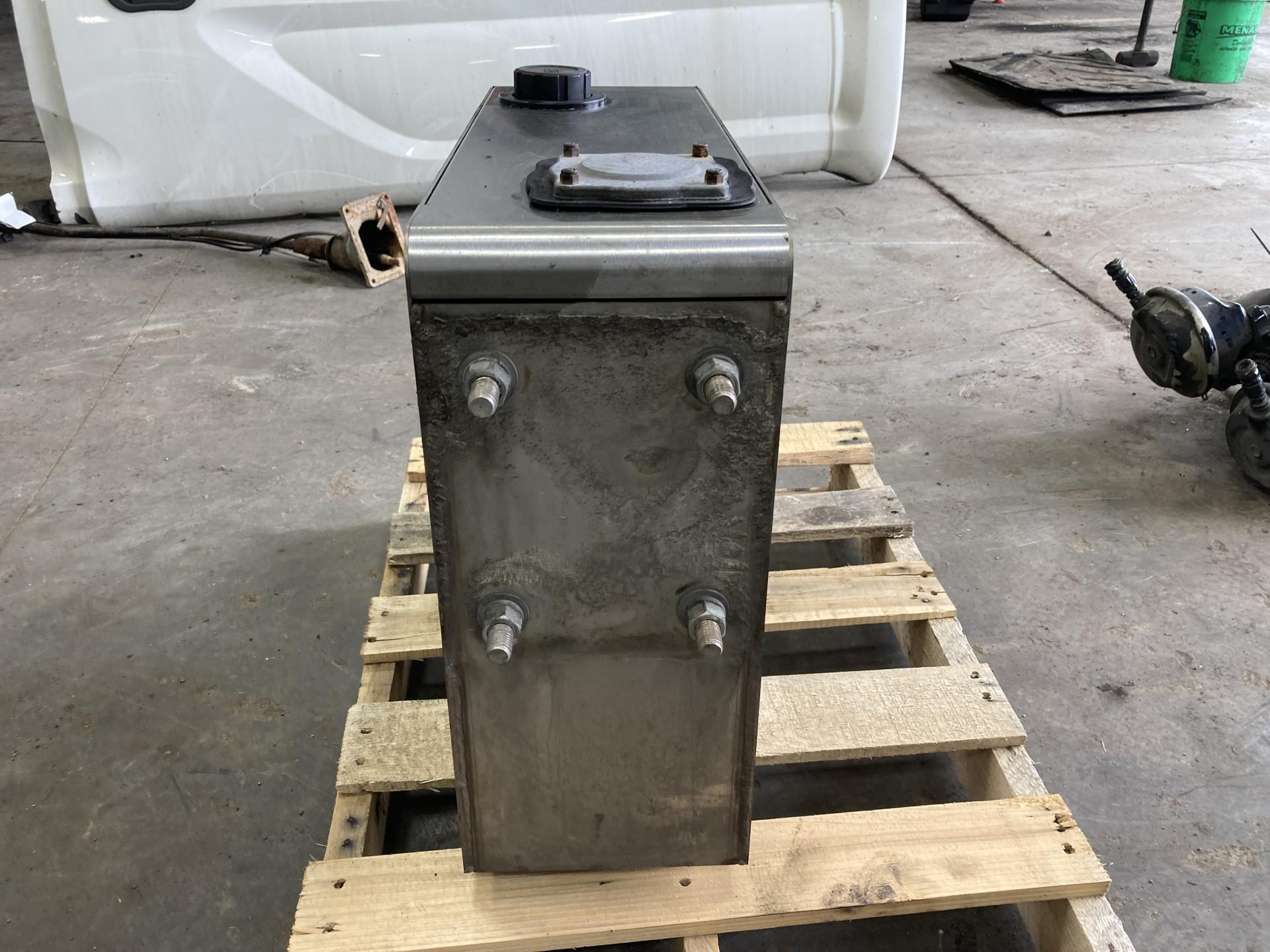 SL | Peterbilt 579 Oil Cooler for Sale