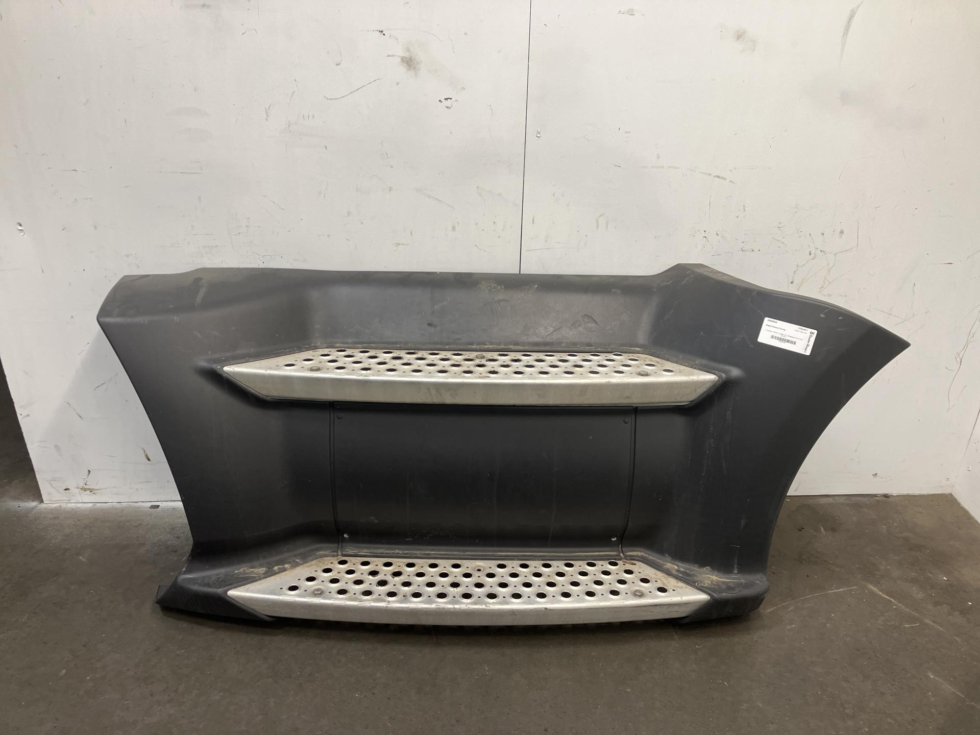 A33-1097-2001R | Kenworth T680 Skirt for Sale